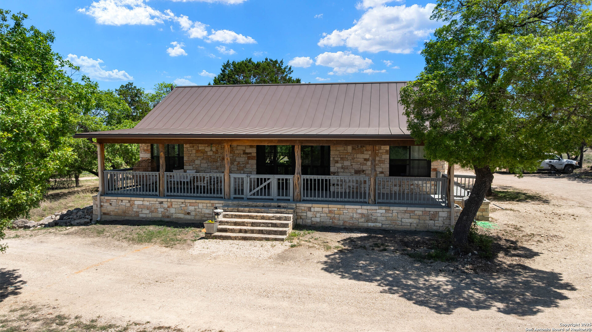 728 Upper Moffett