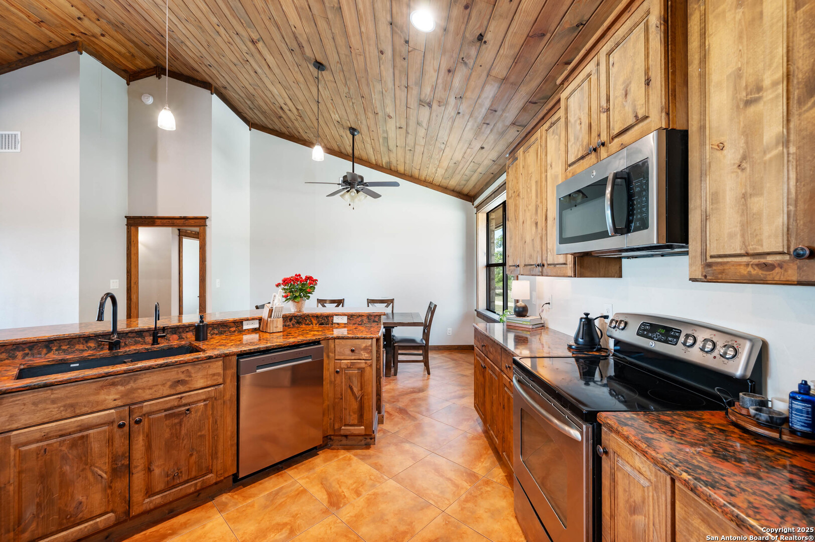 728 Upper Moffett