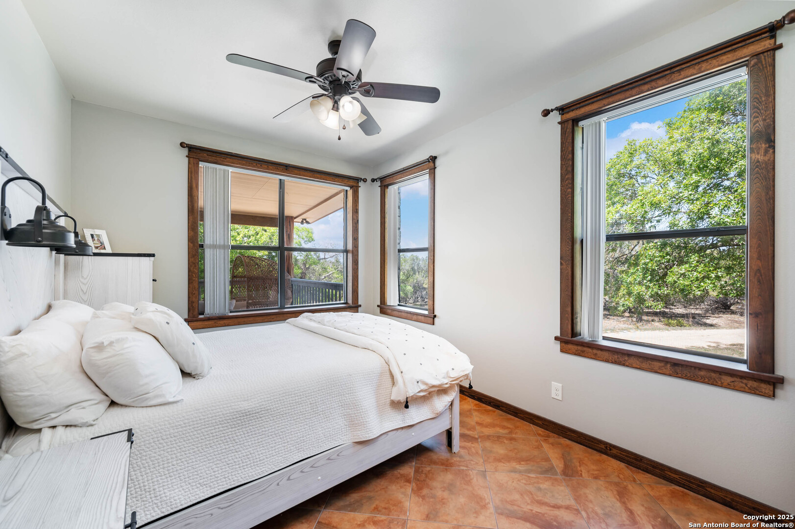 728 Upper Moffett