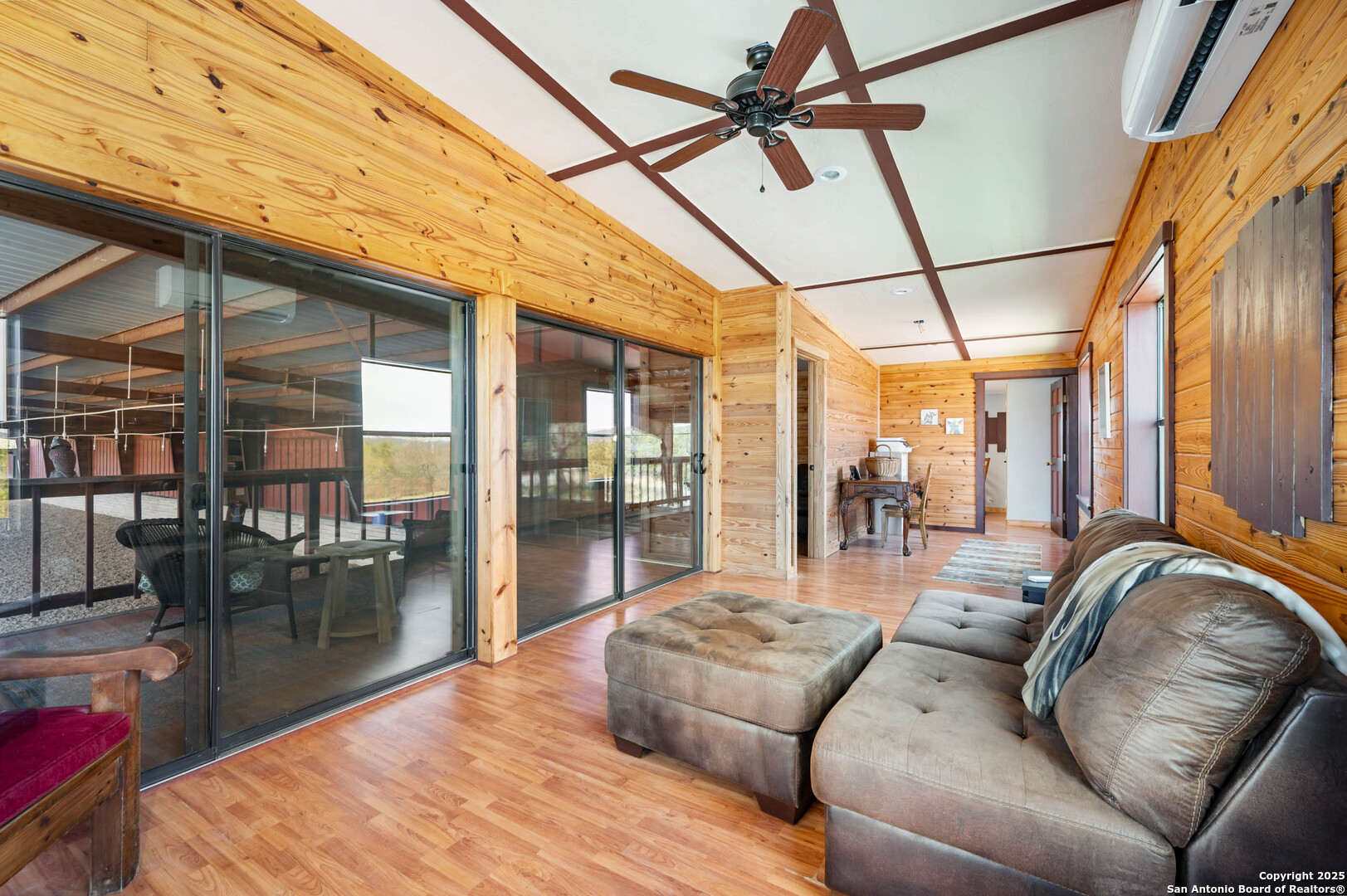 728 Upper Moffett