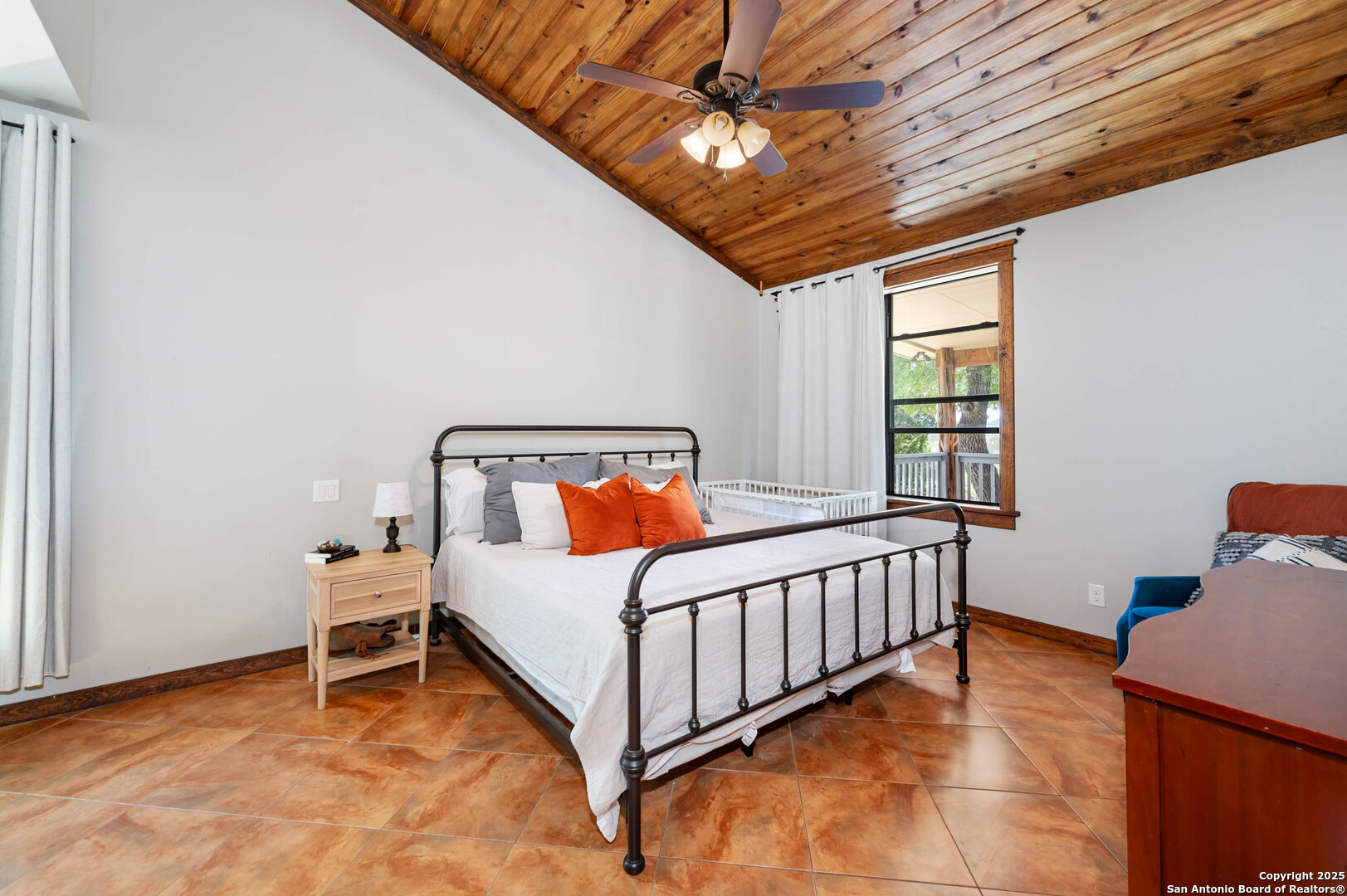728 Upper Moffett