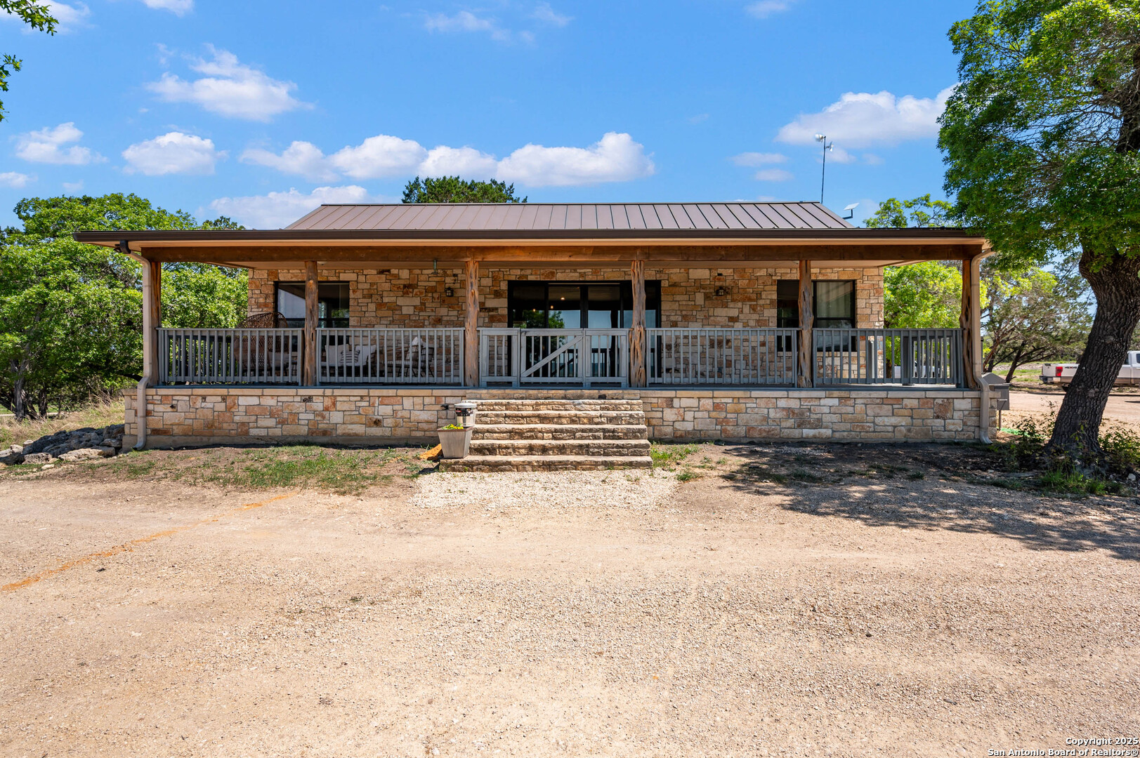 728 Upper Moffett