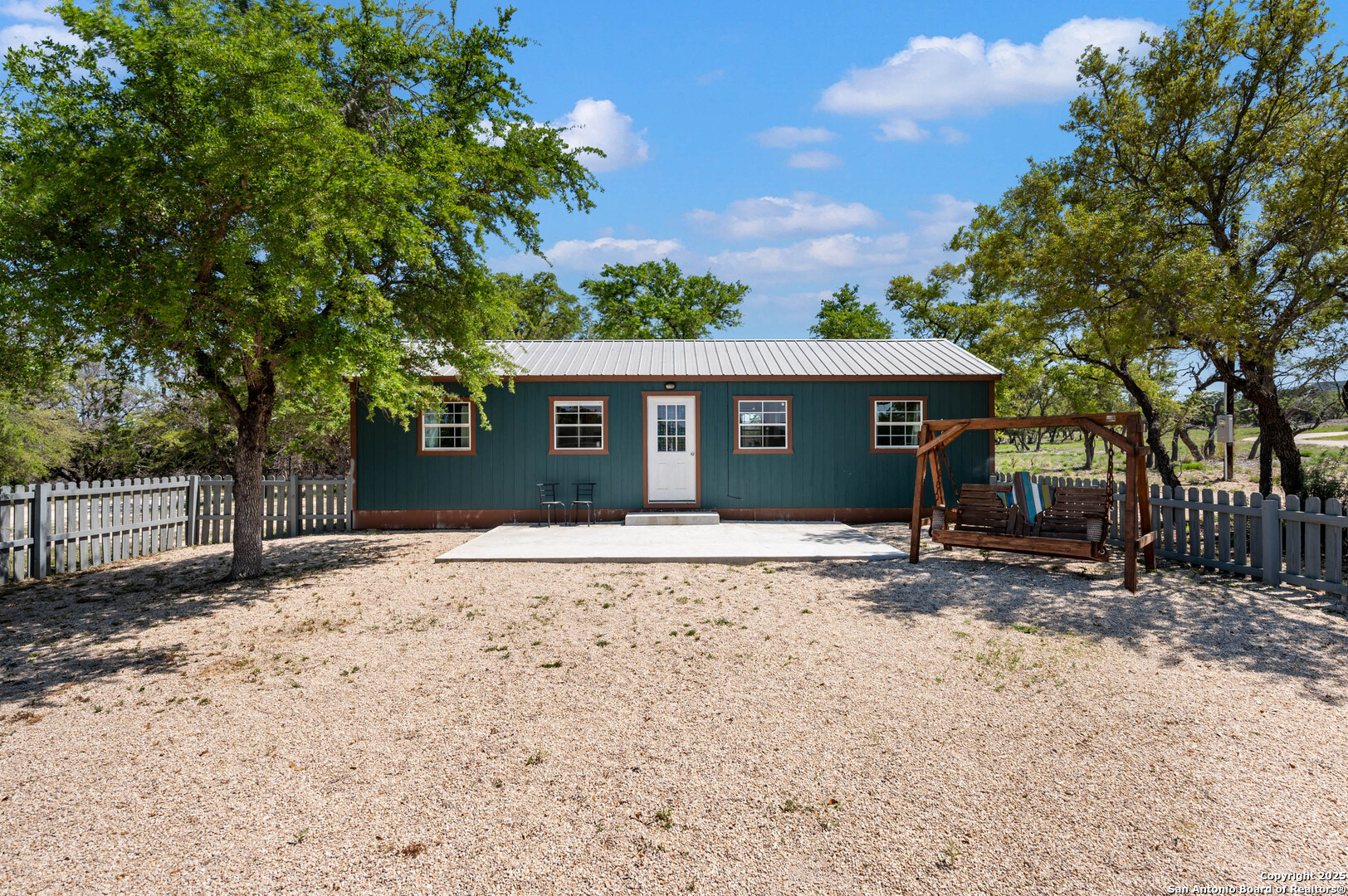728 Upper Moffett