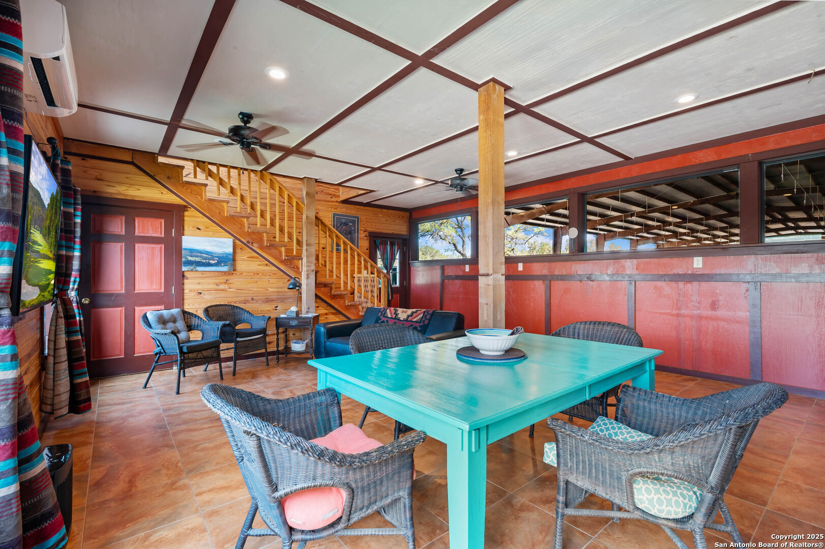 728 Upper Moffett