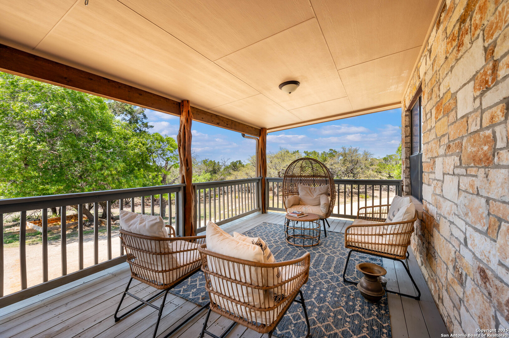 728 Upper Moffett