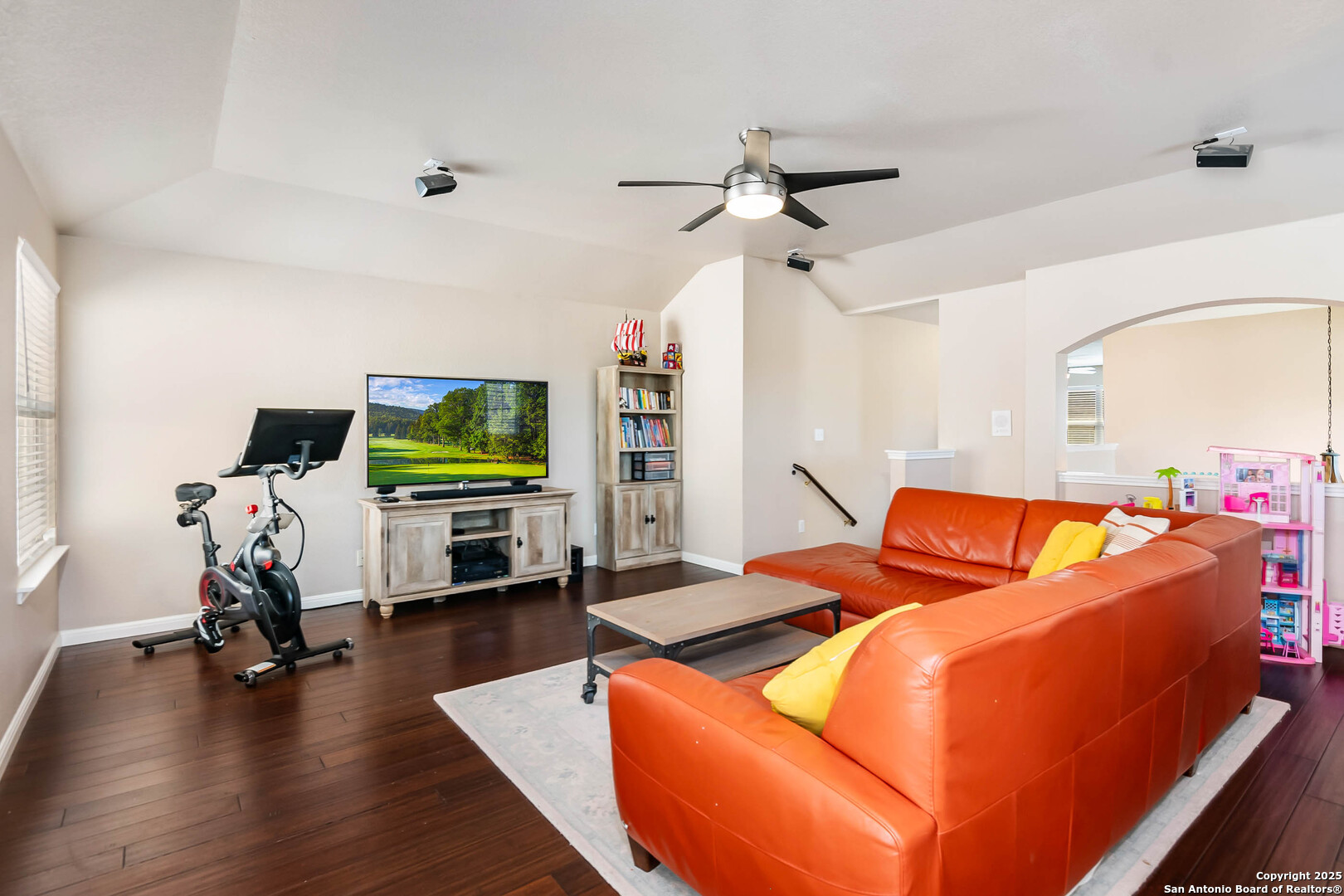 19538 Clay Oak