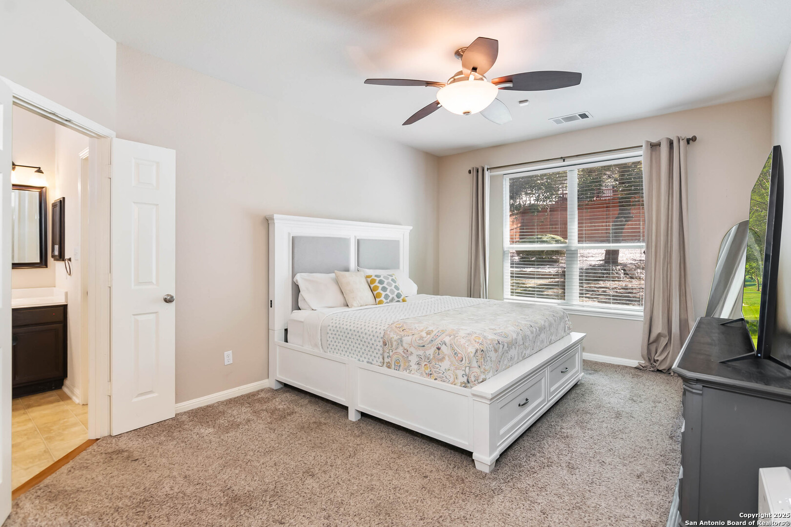 19538 Clay Oak