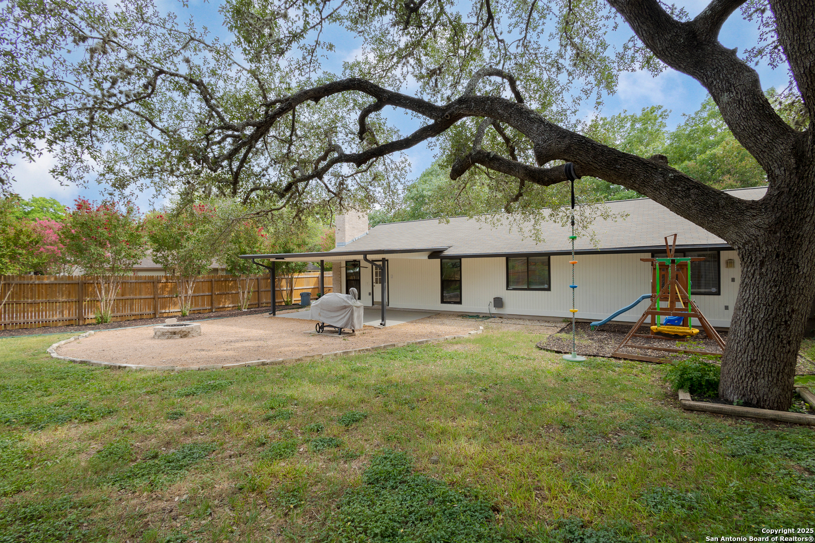 2611 Circle Tree