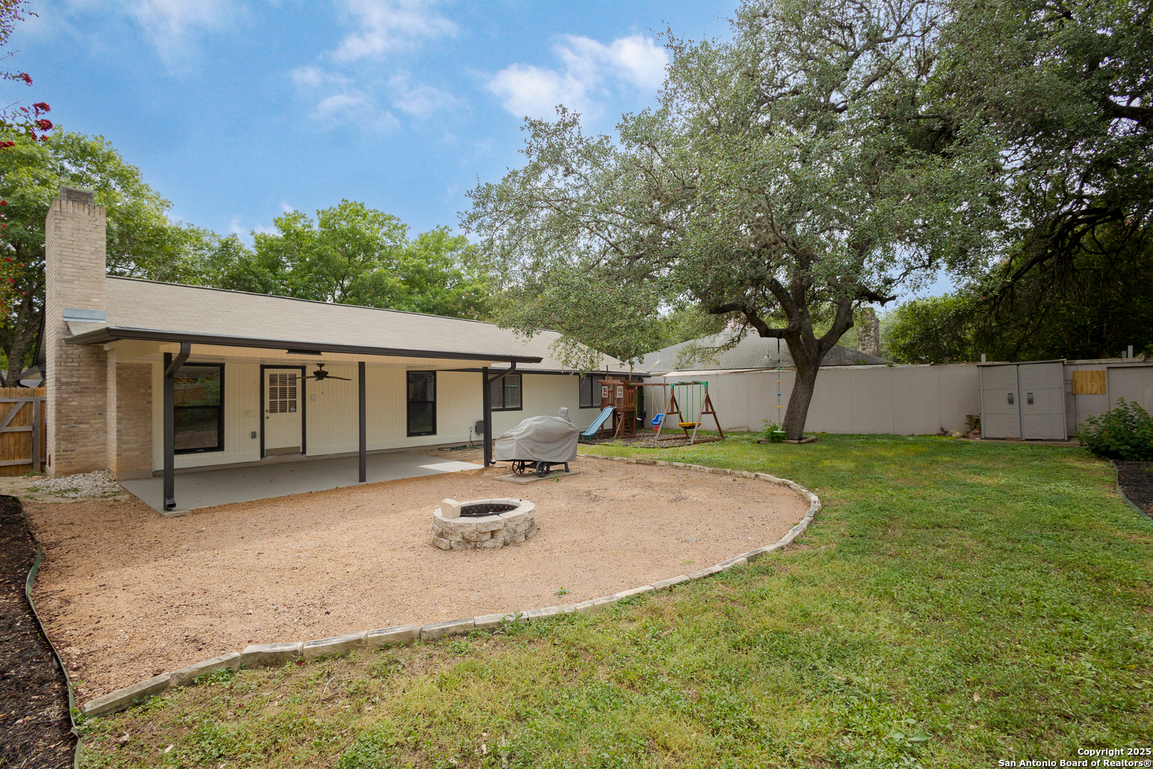 2611 Circle Tree
