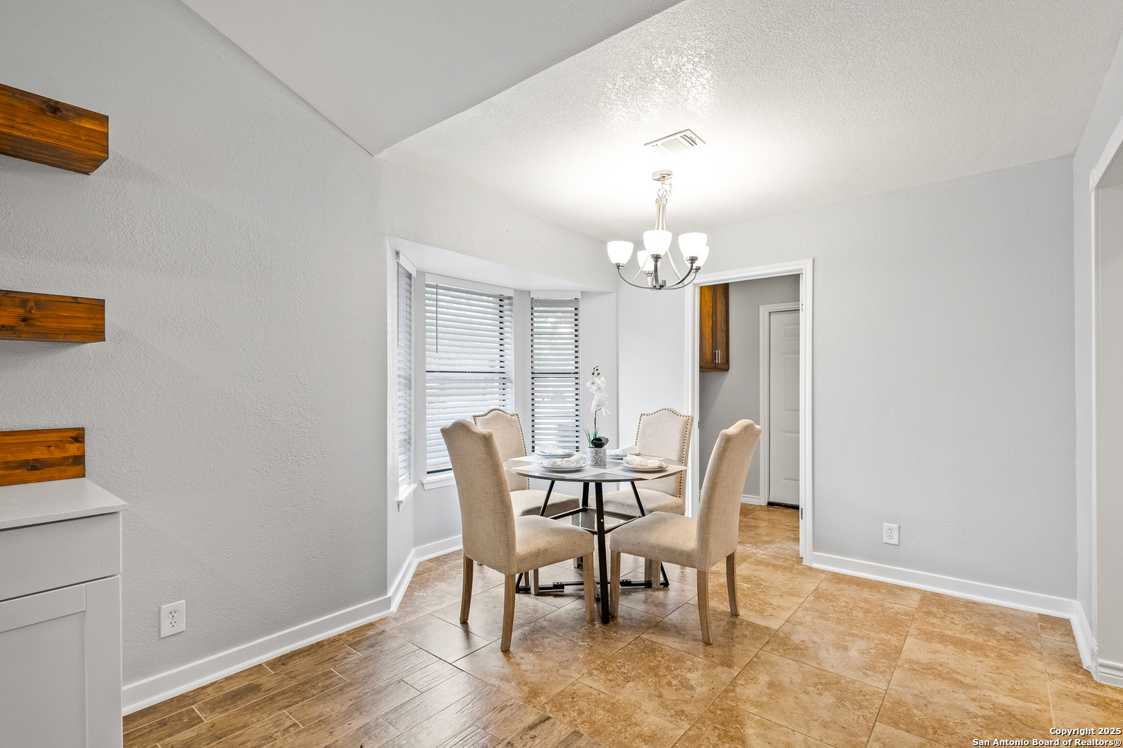 2611 Circle Tree