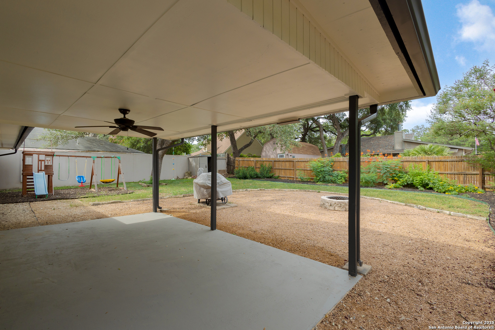 2611 Circle Tree