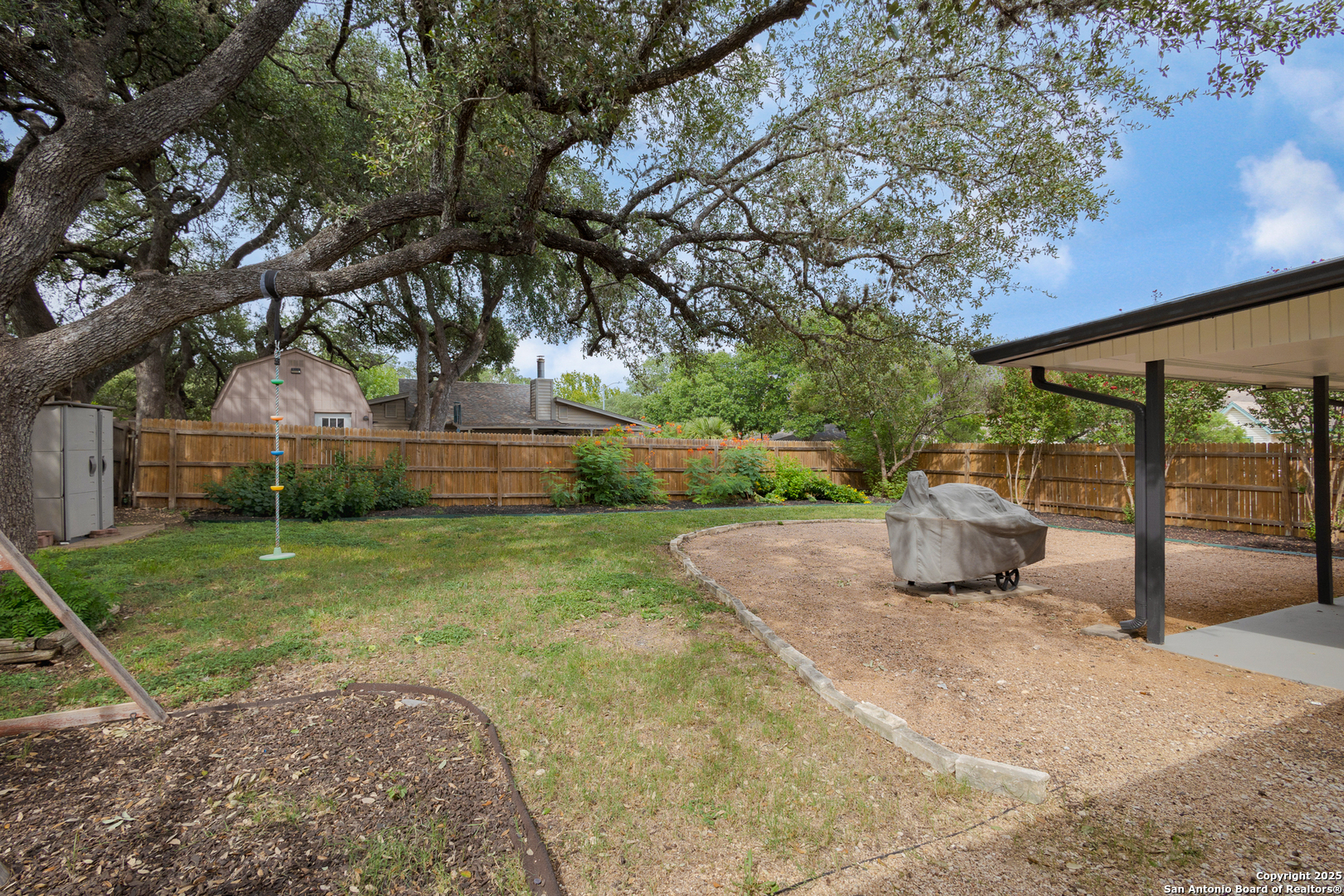 2611 Circle Tree