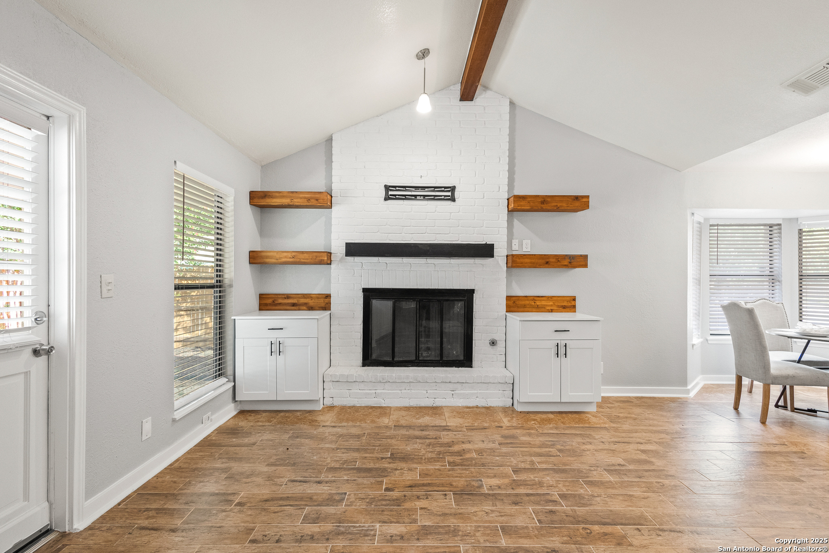 2611 Circle Tree