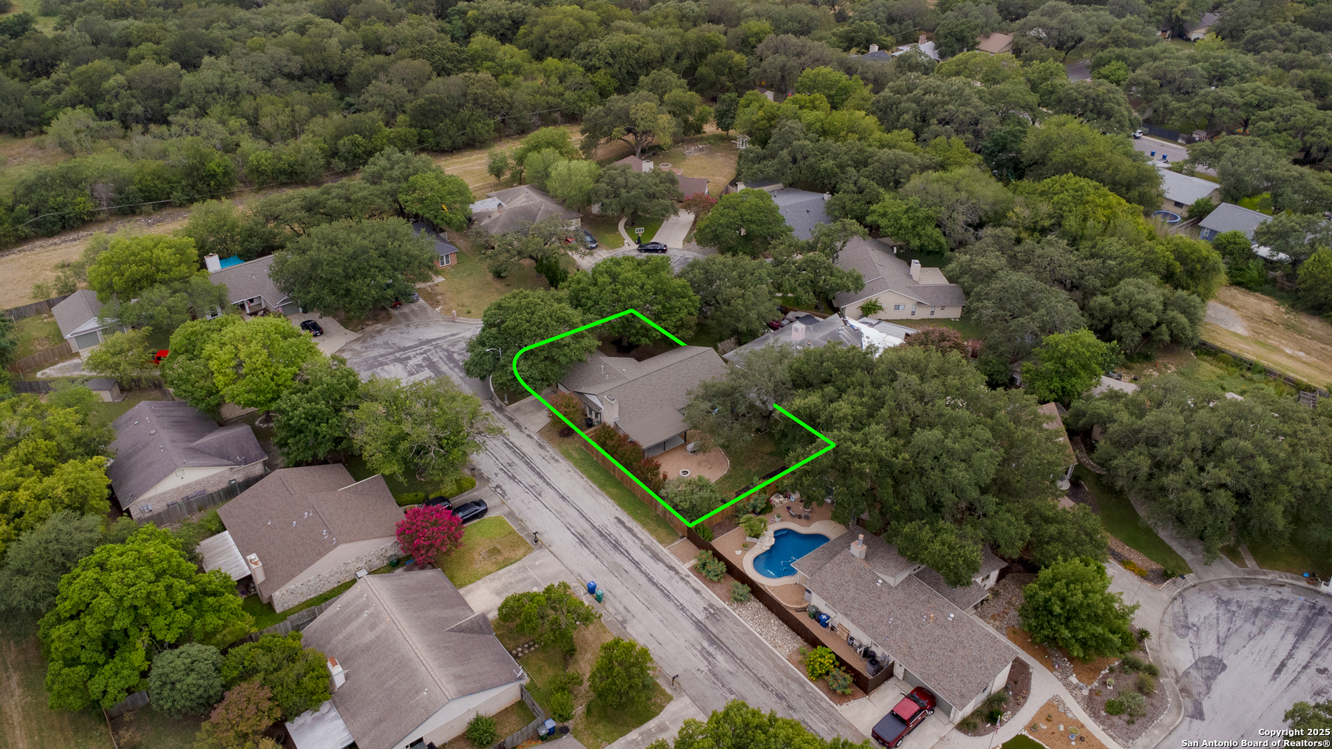 2611 Circle Tree