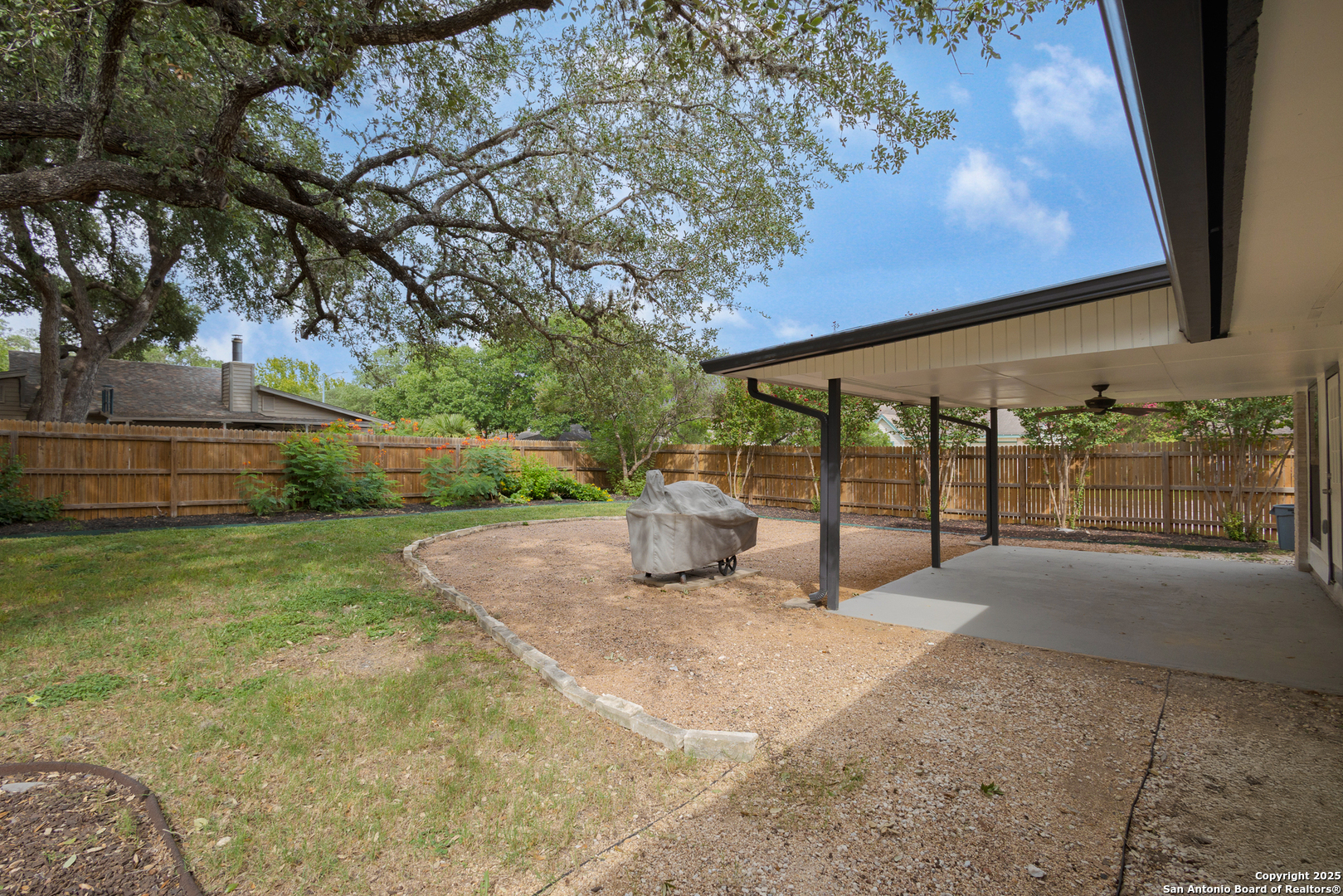 2611 Circle Tree