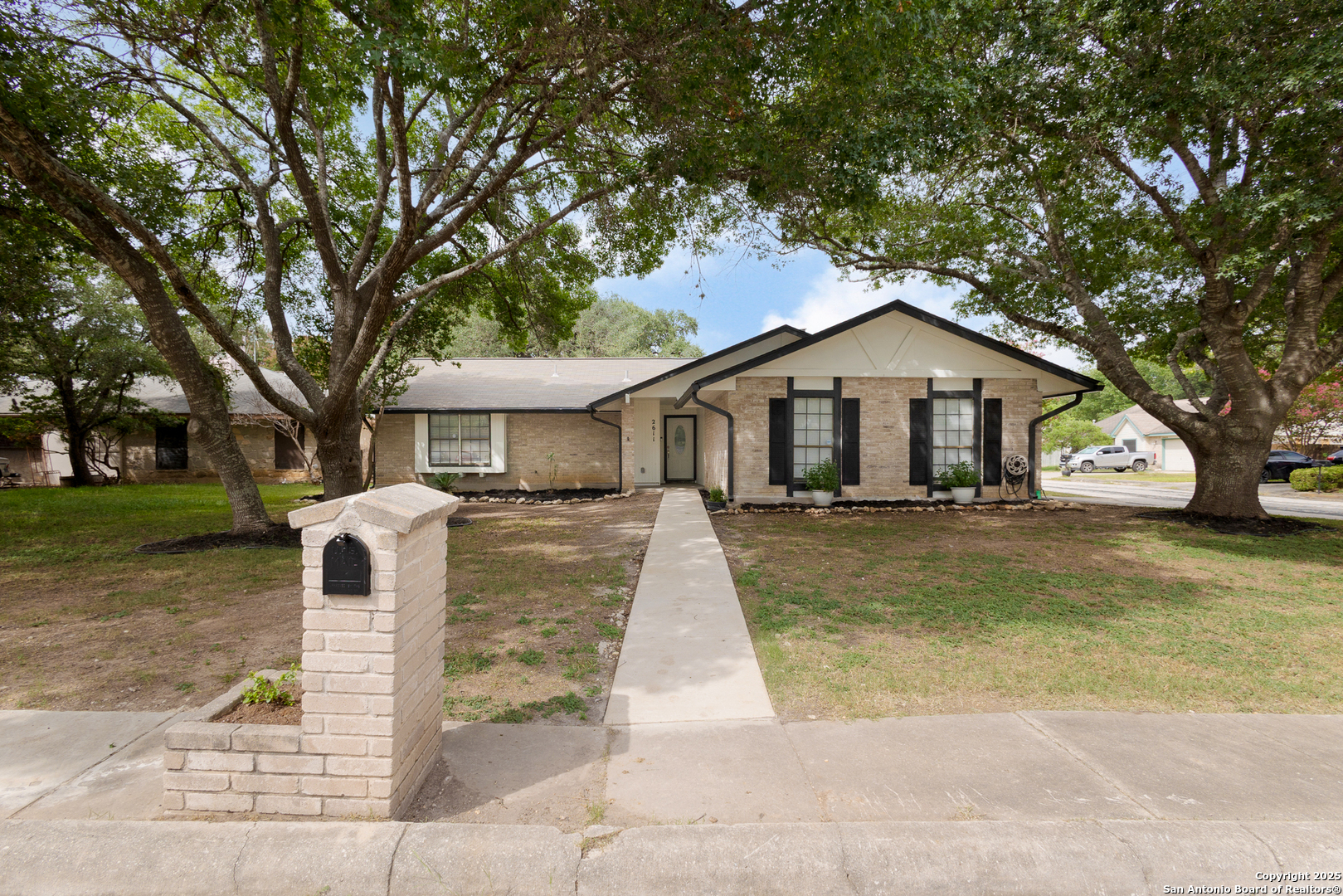 2611 Circle Tree