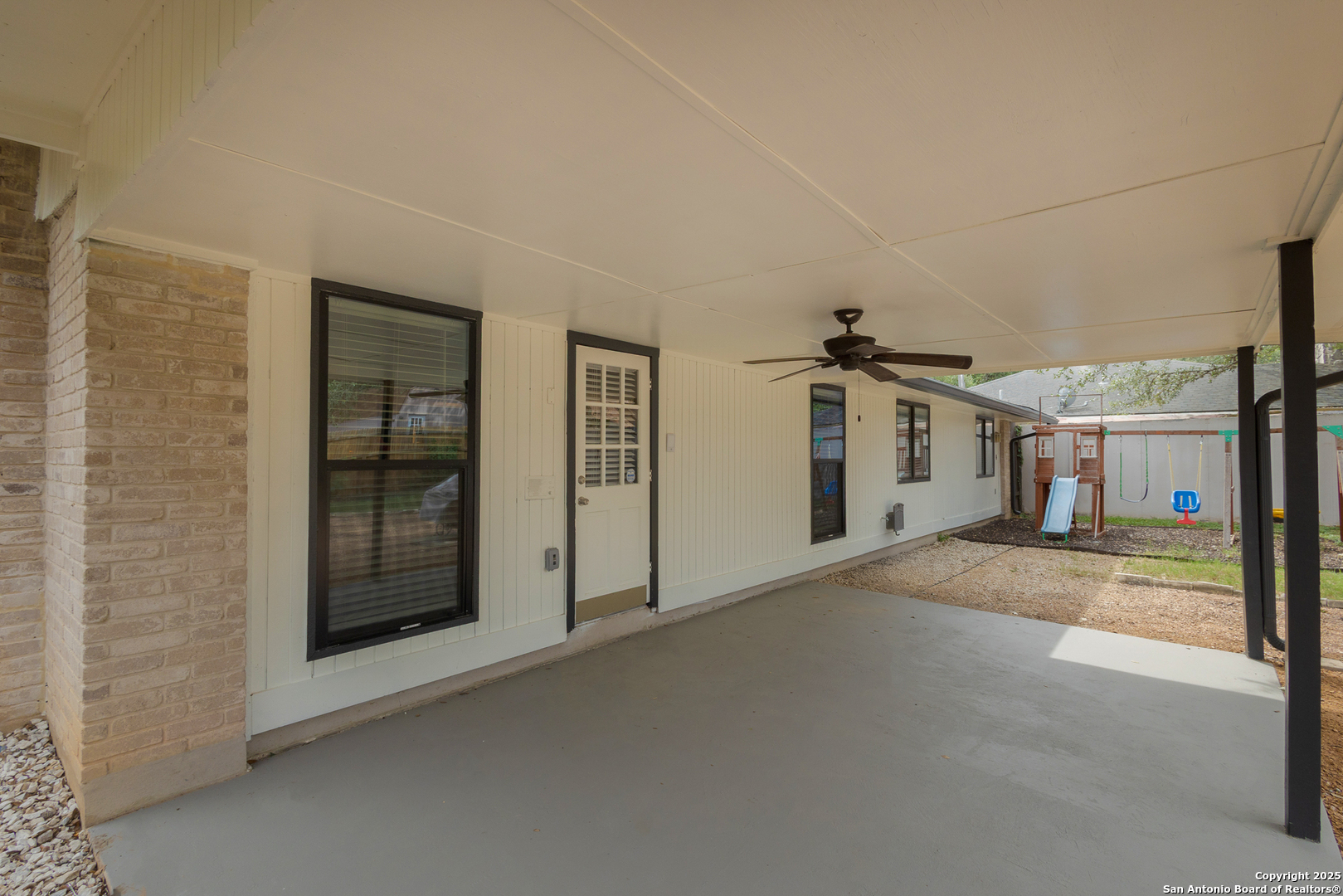 2611 Circle Tree