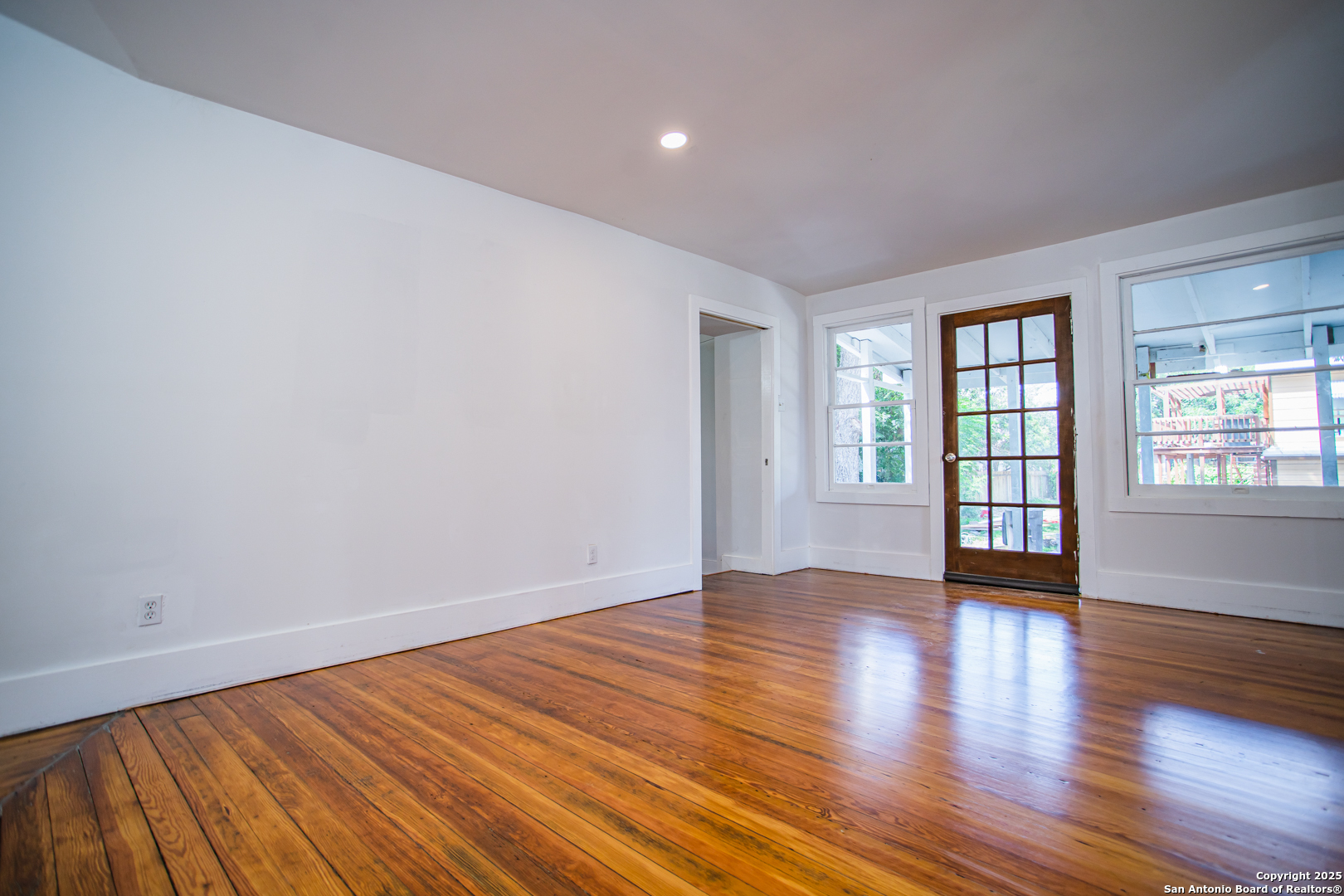 627 E Guenther