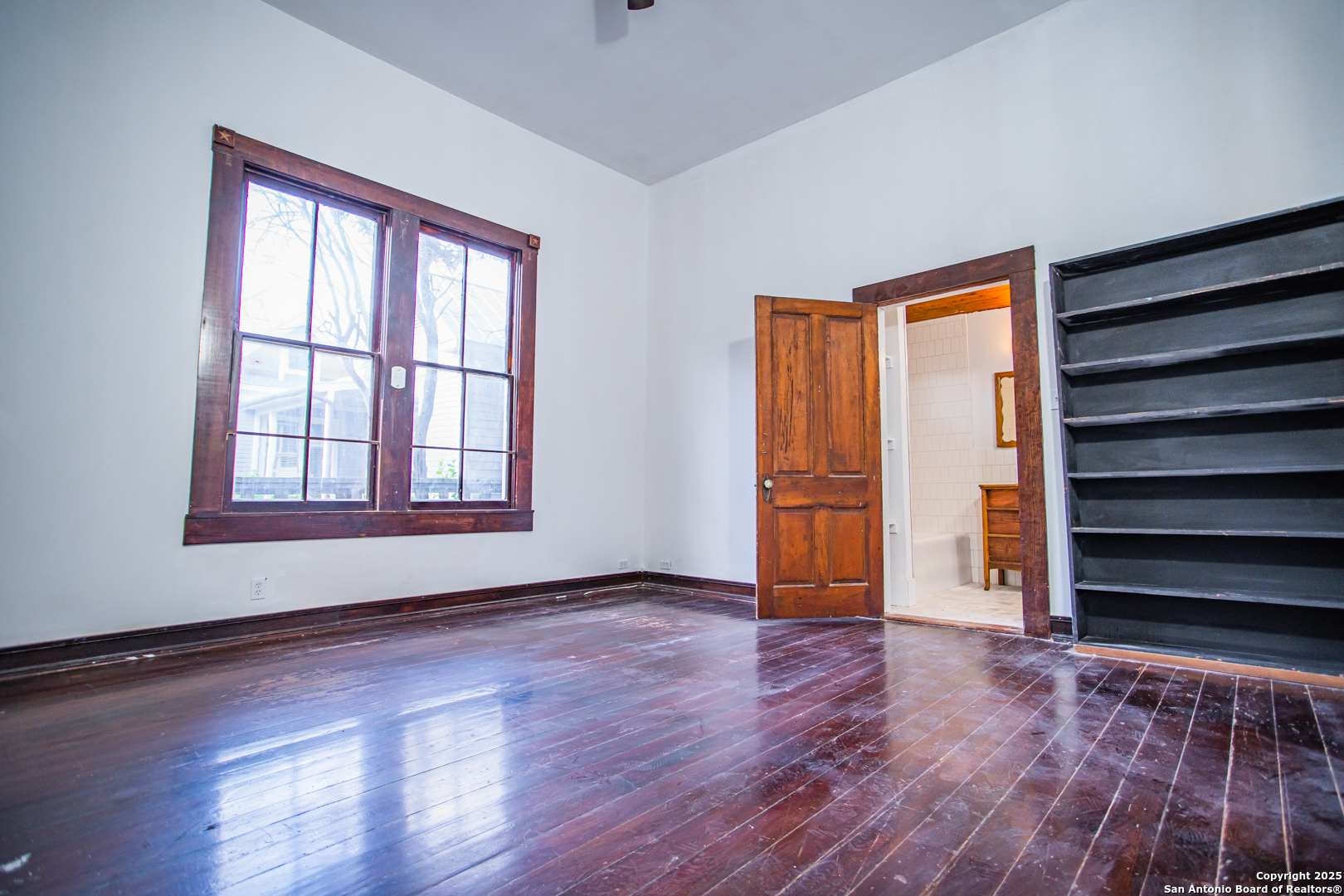 627 E Guenther