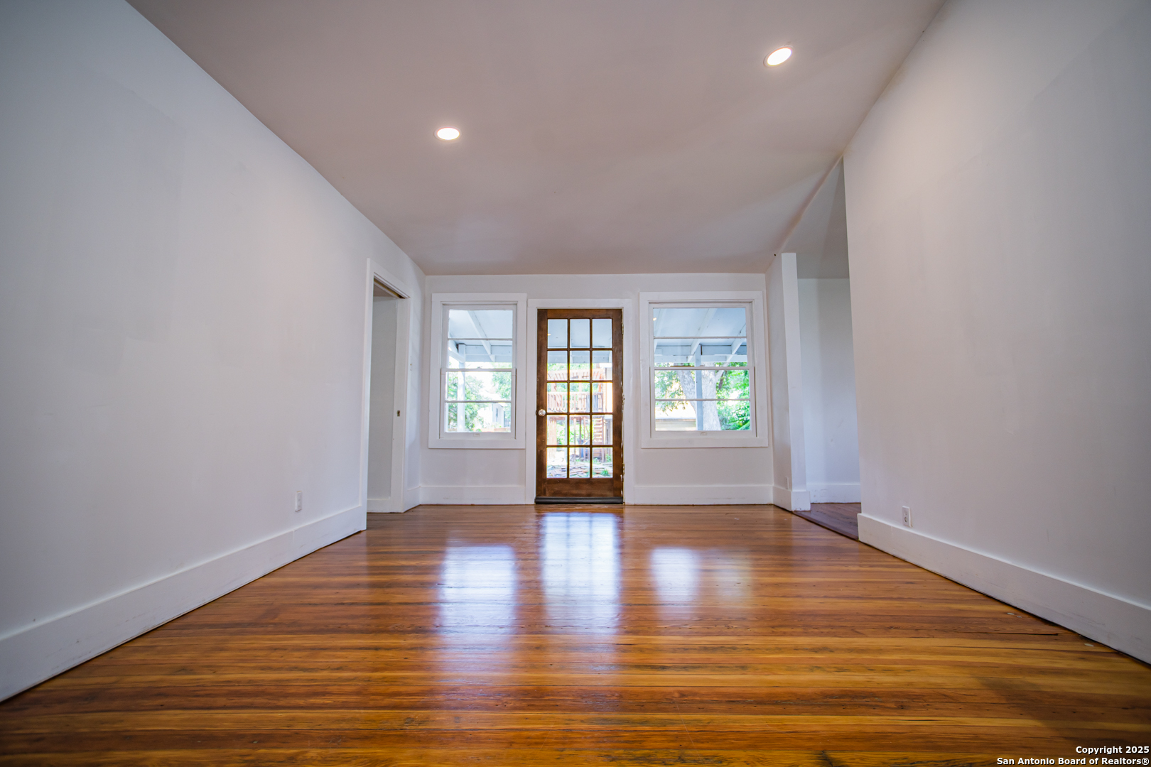 627 E Guenther