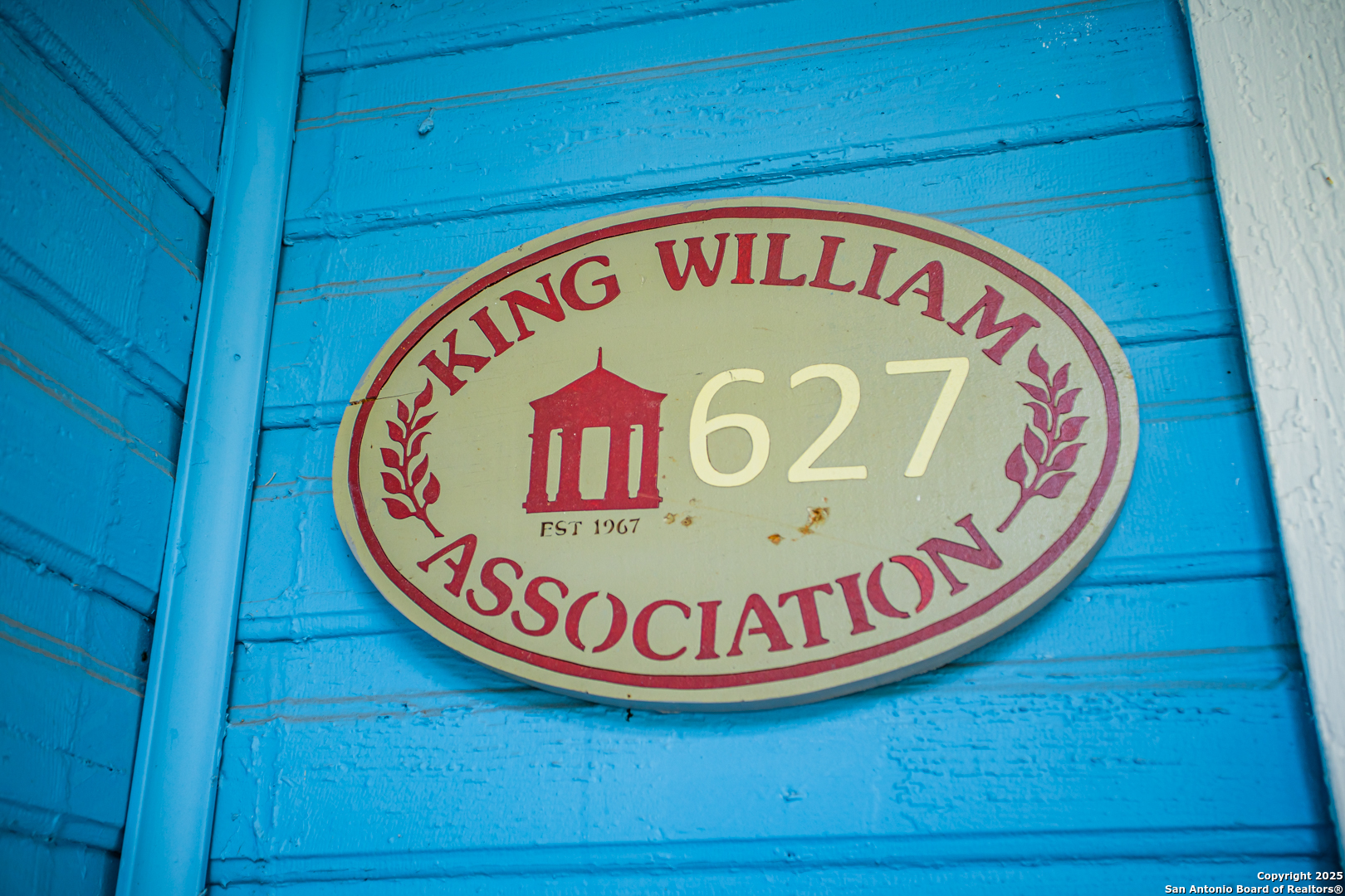 627 E Guenther
