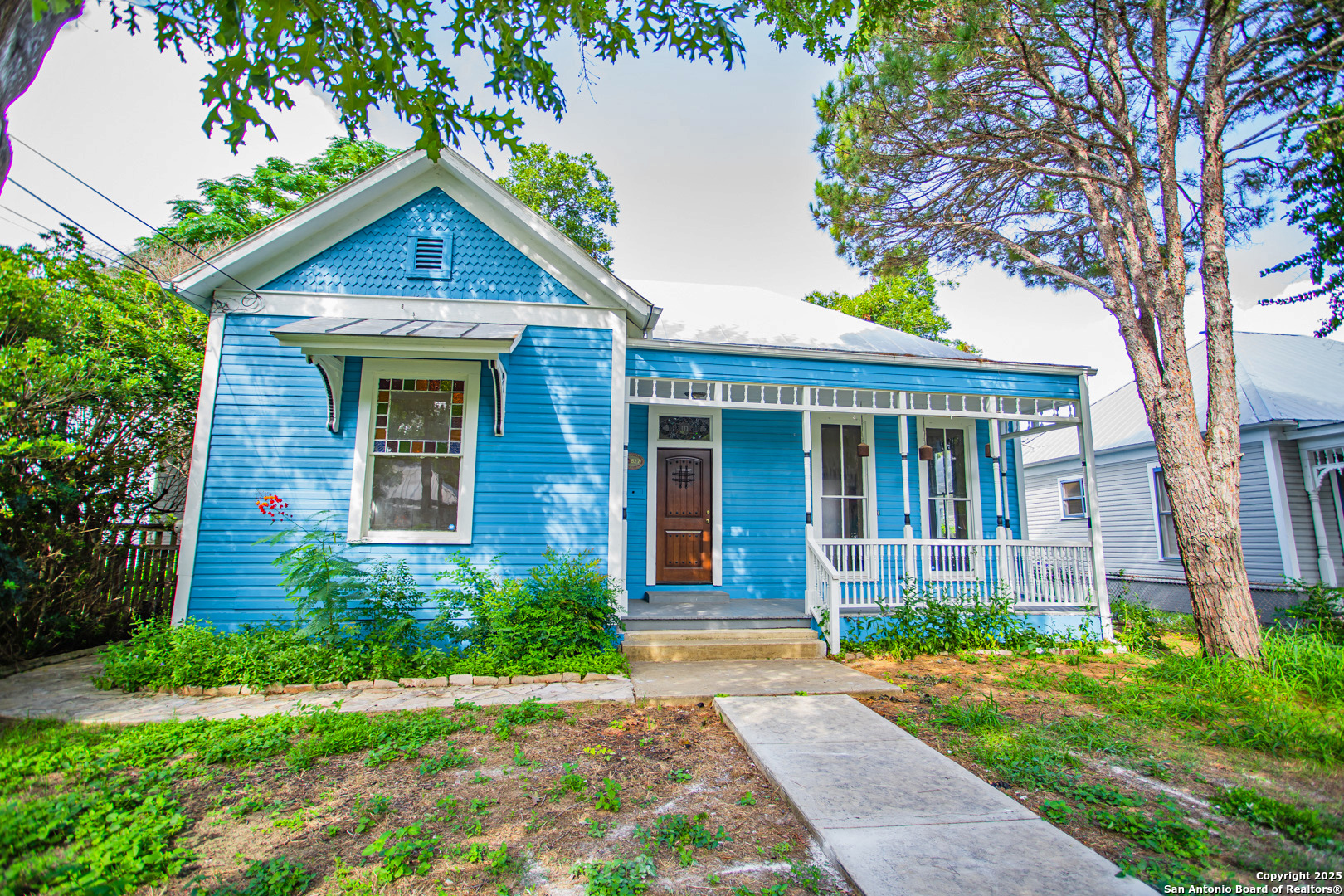 627 E Guenther