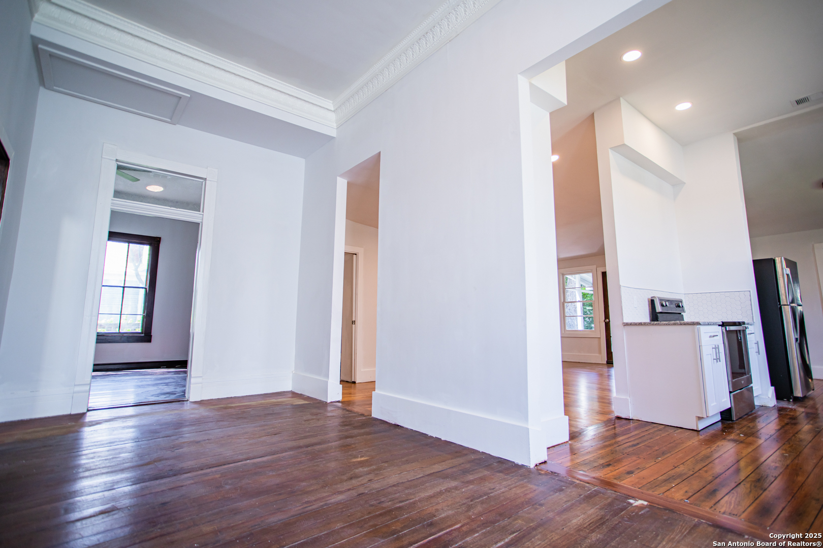 627 E Guenther