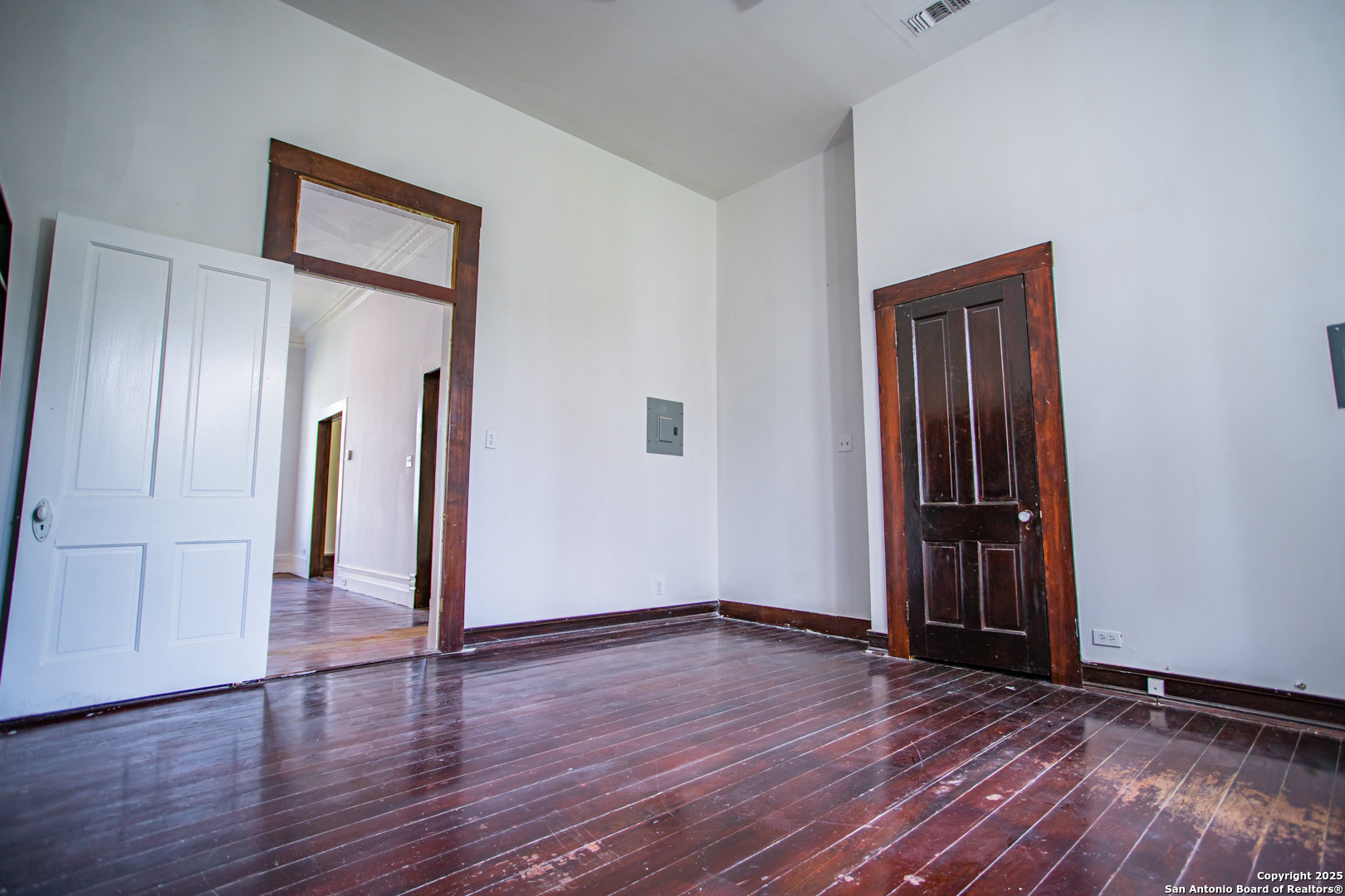 627 E Guenther