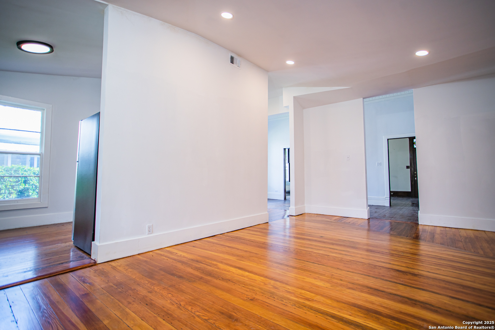 627 E Guenther