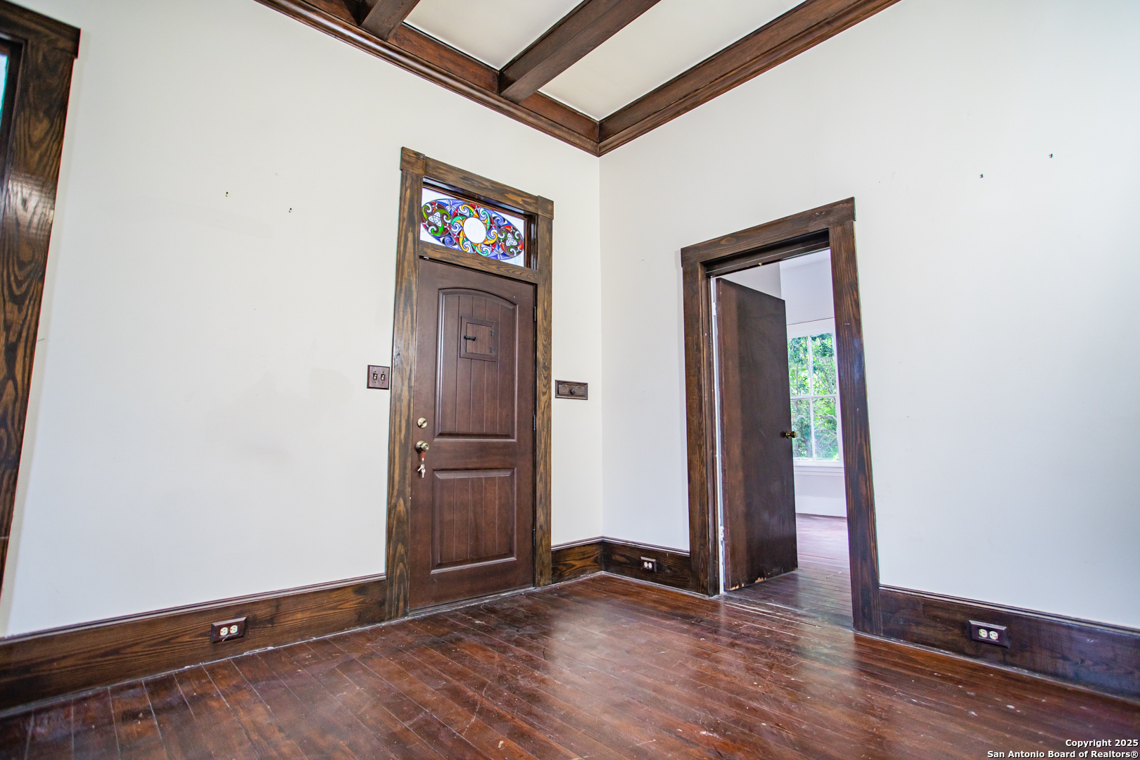 627 E Guenther