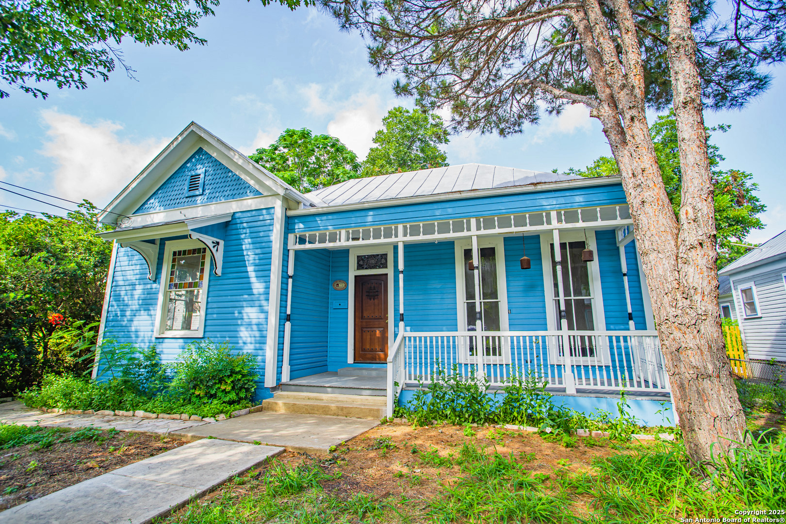 627 E Guenther