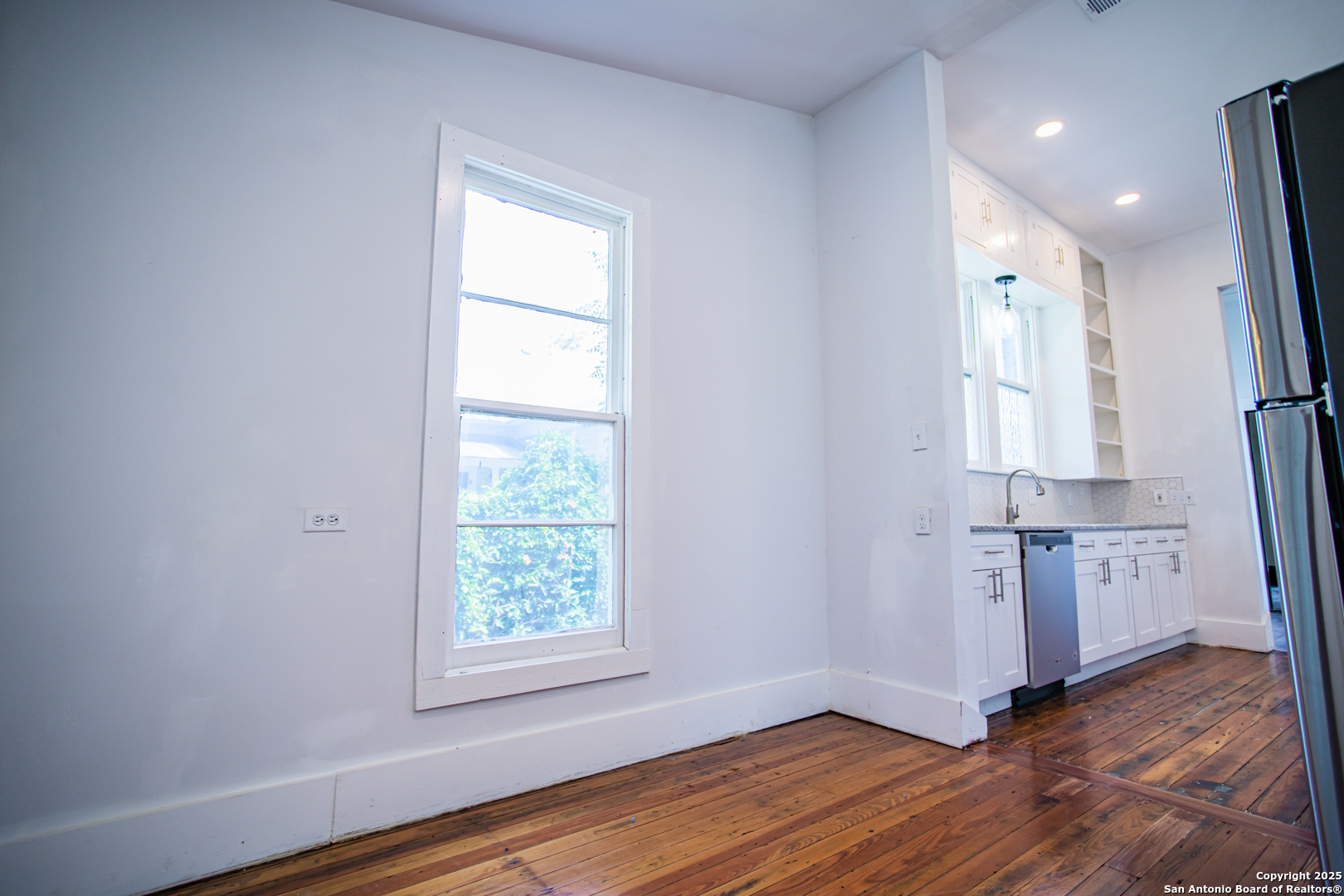 627 E Guenther