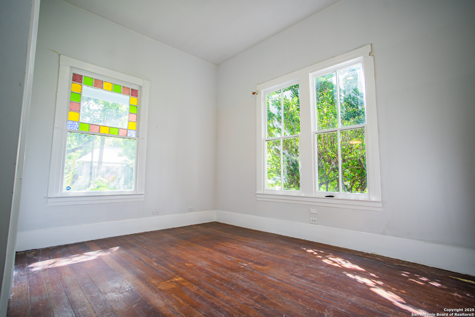 627 E Guenther