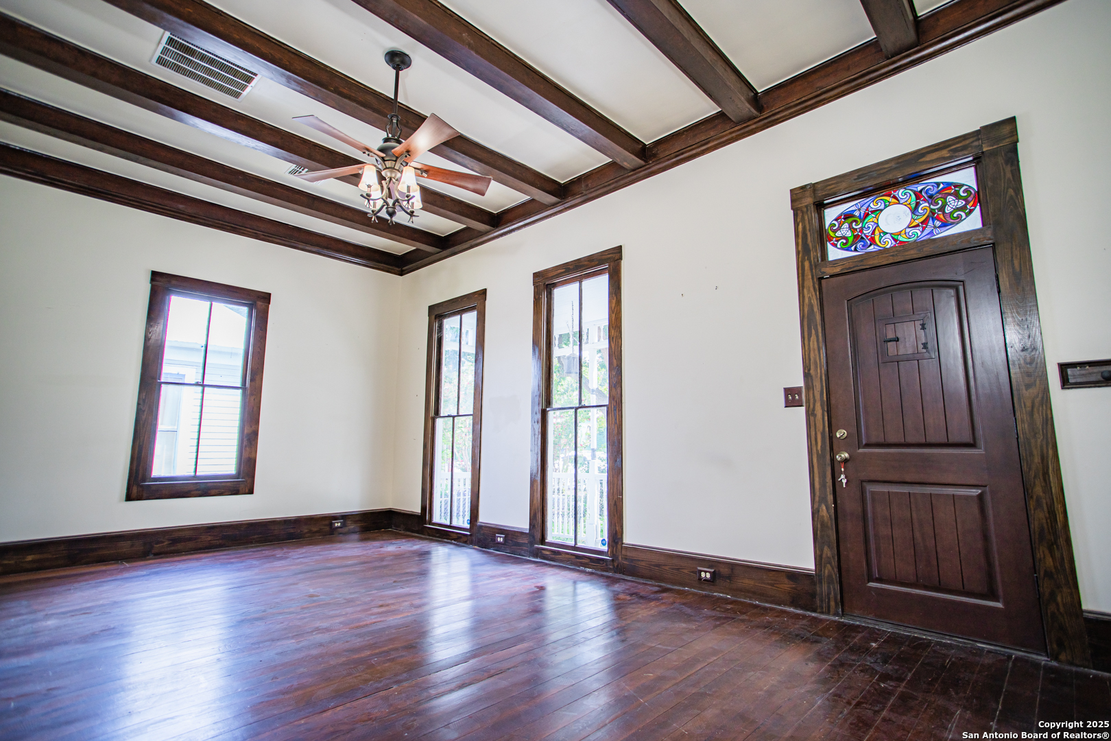 627 E Guenther