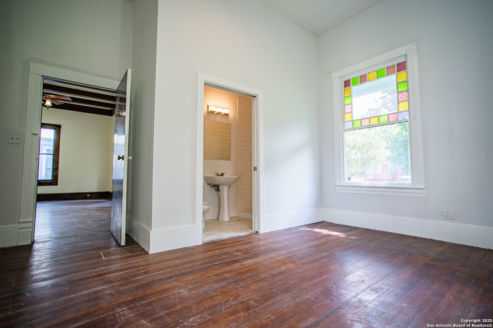 627 E Guenther