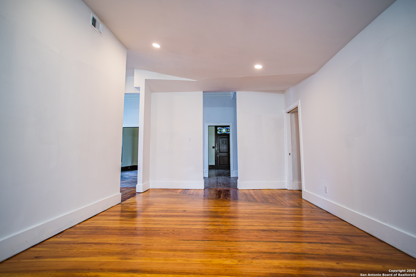 627 E Guenther