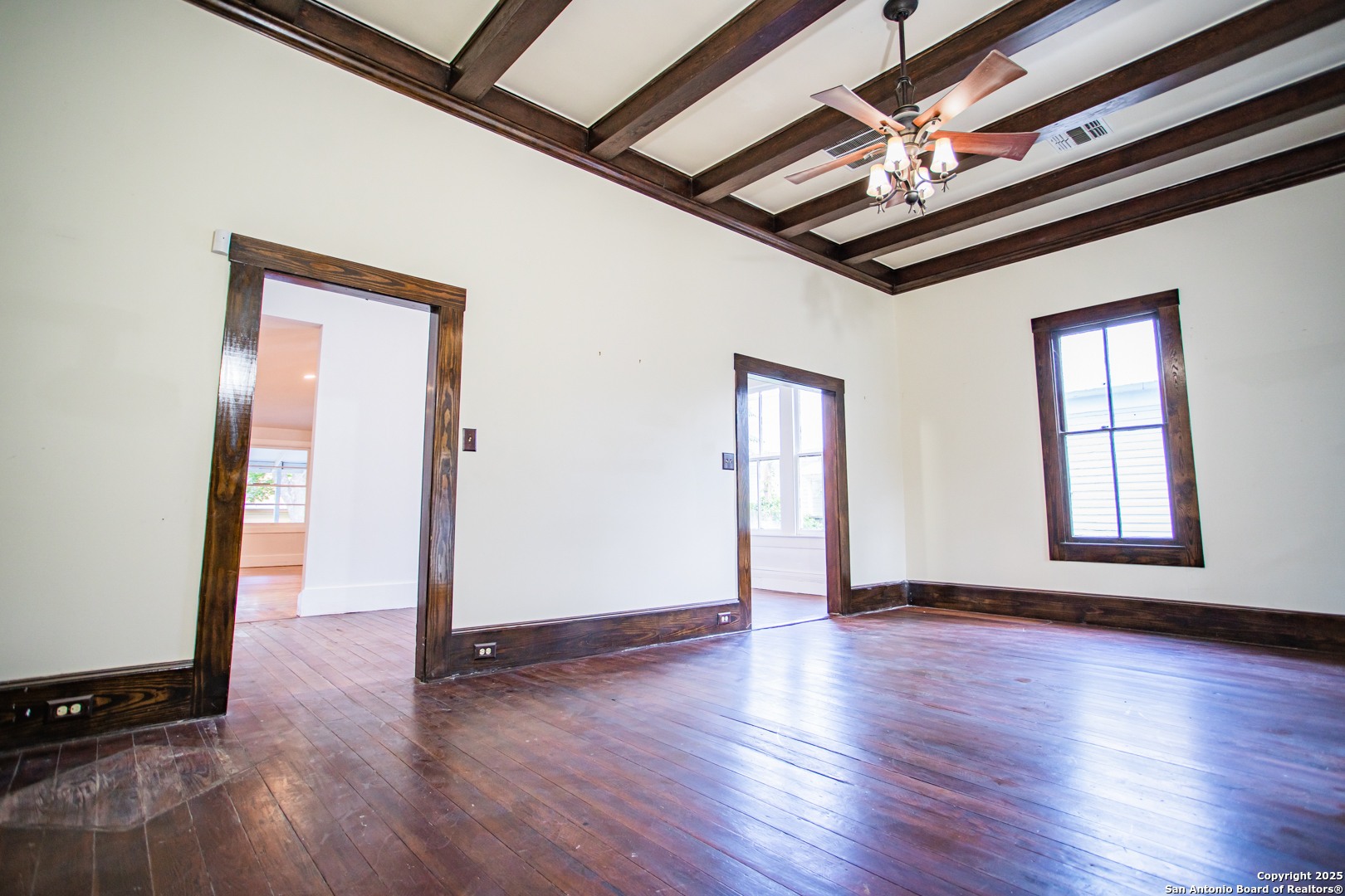 627 E Guenther