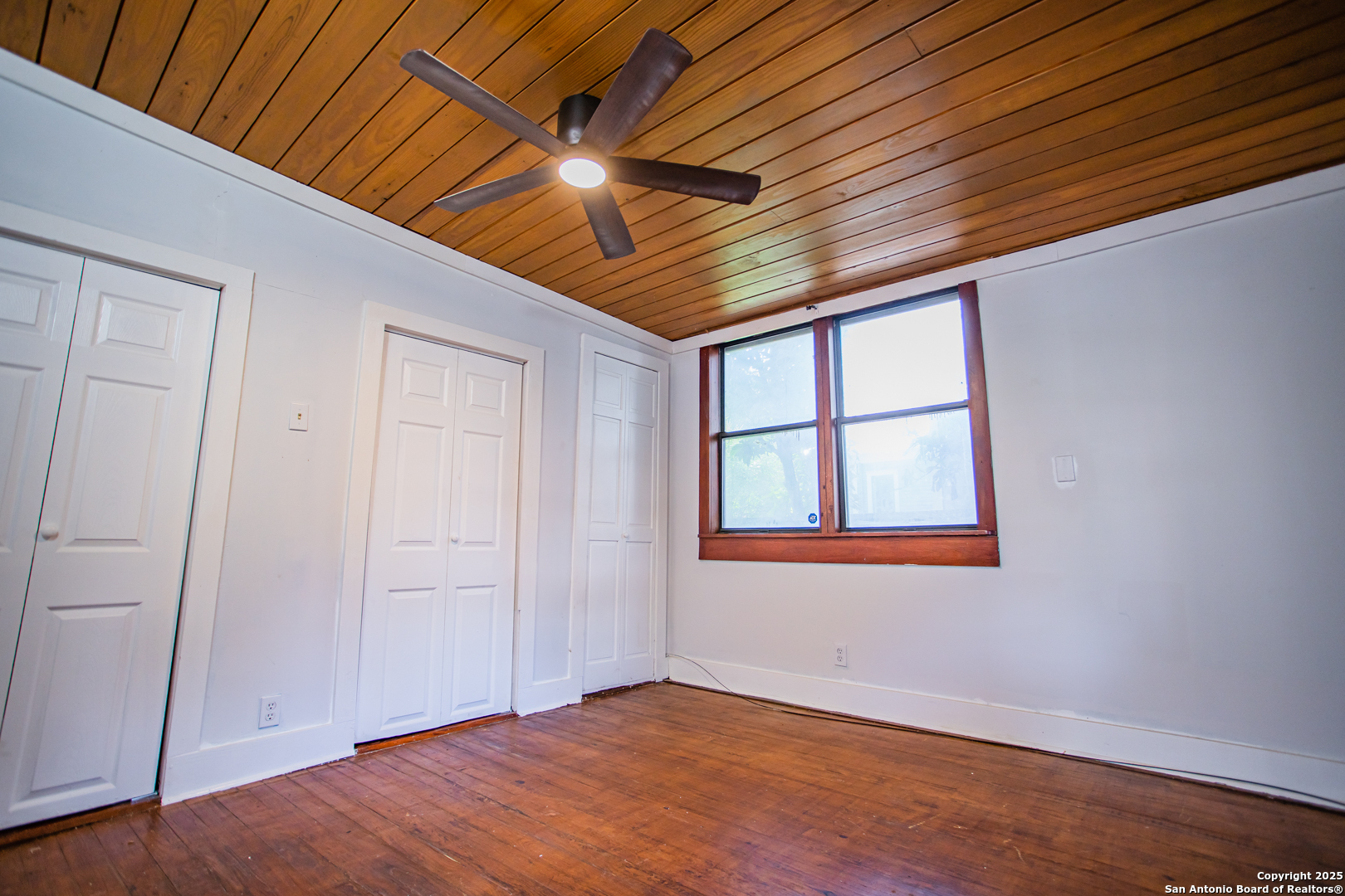 627 E Guenther