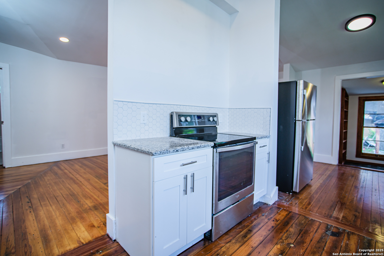 627 E Guenther