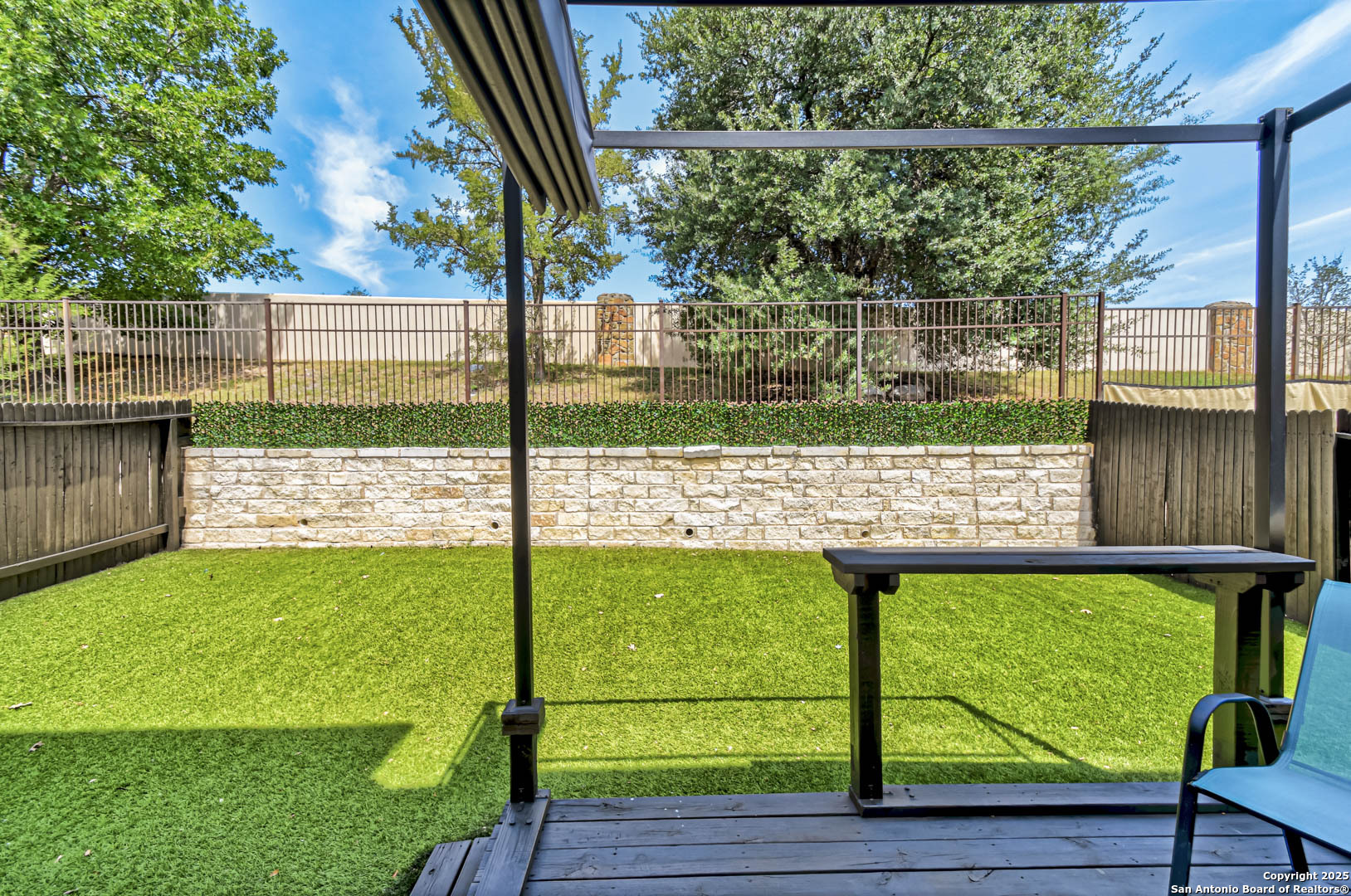 1407 Nicholas Manor