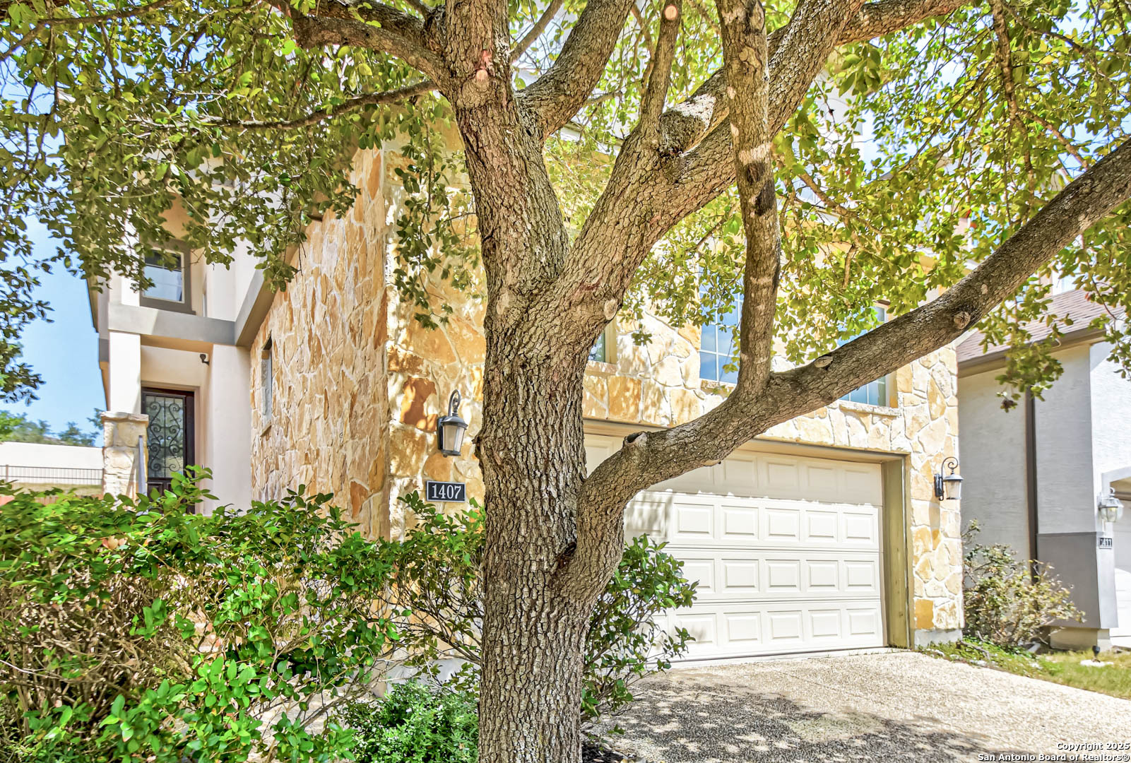 1407 Nicholas Manor
