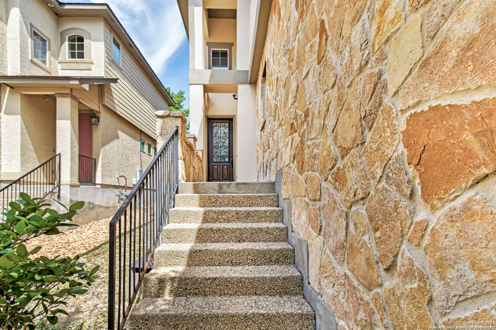 1407 Nicholas Manor