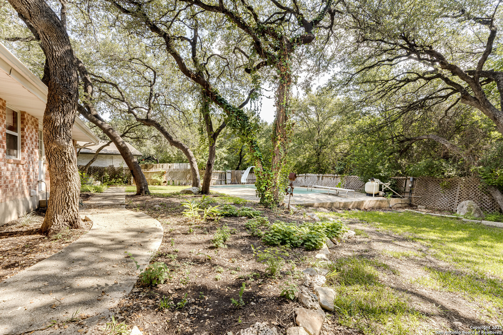 14006 Golden Woods