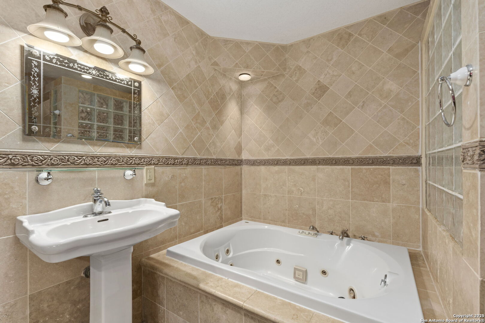 8707 Paisano Pass