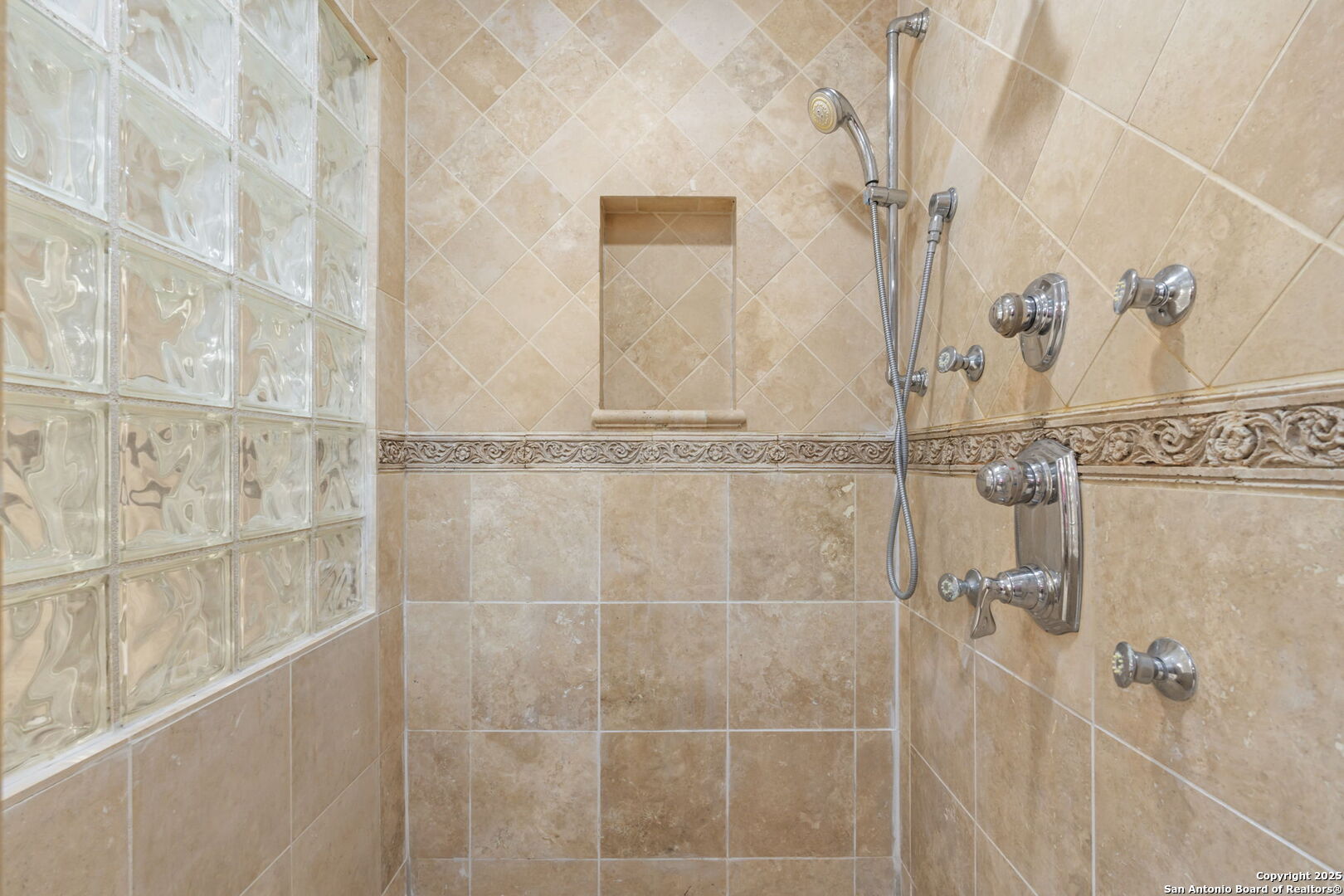 8707 Paisano Pass