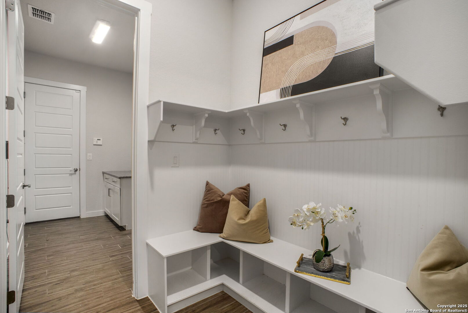 3827 Glenellen