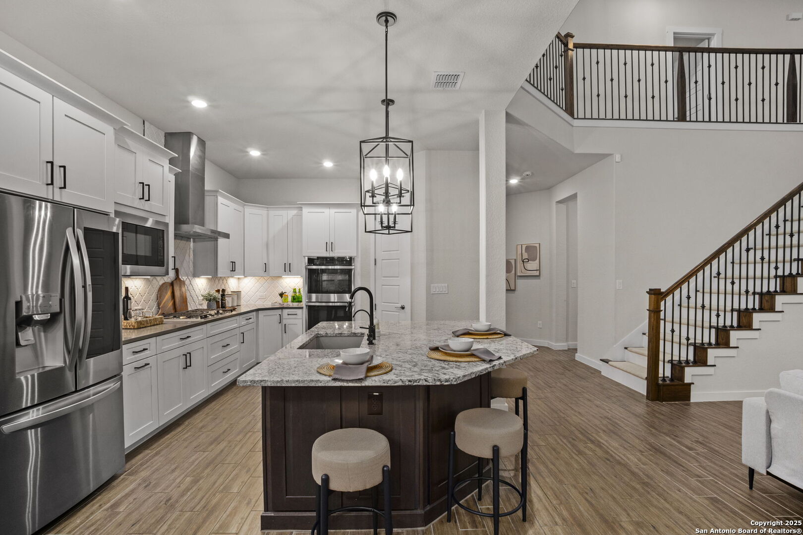 3827 Glenellen