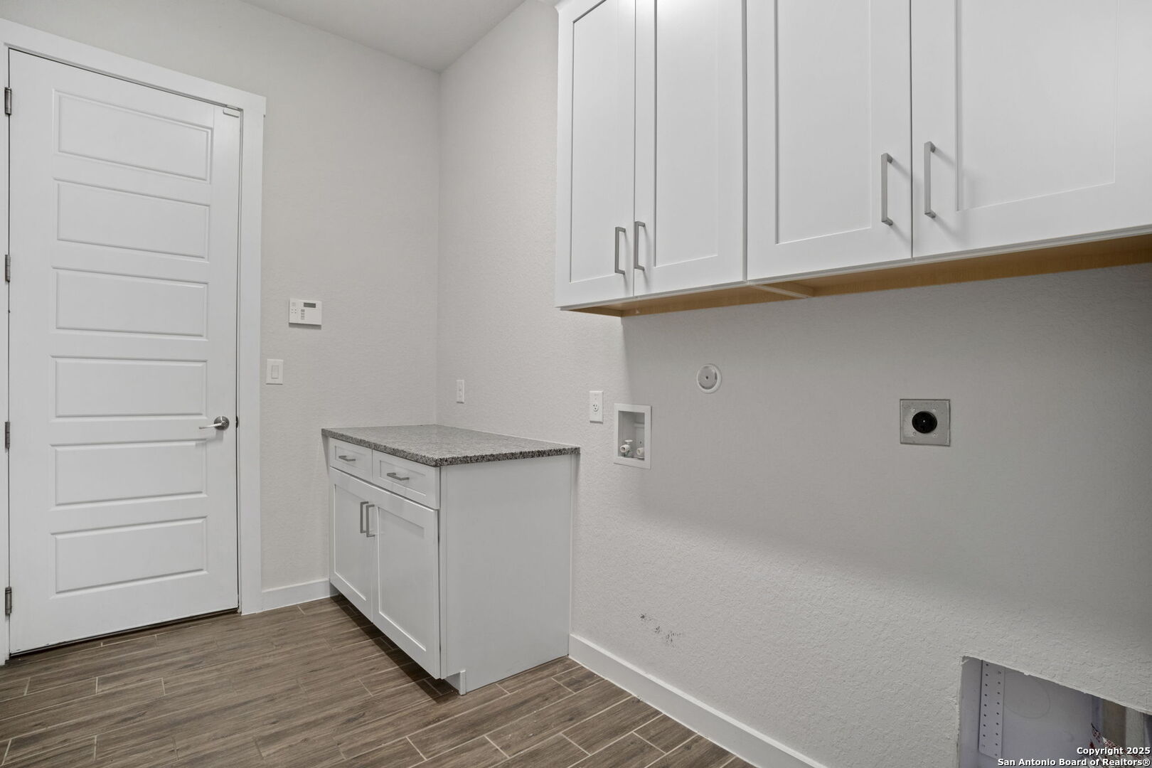 3827 Glenellen