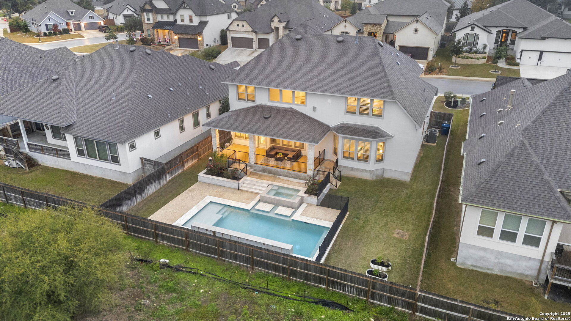 3827 Glenellen