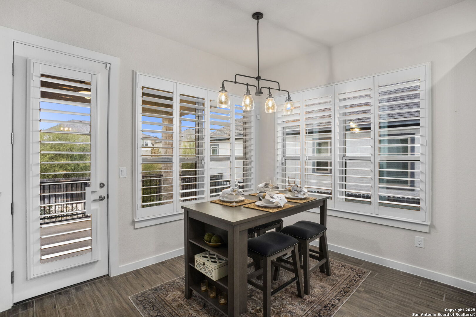 3827 Glenellen